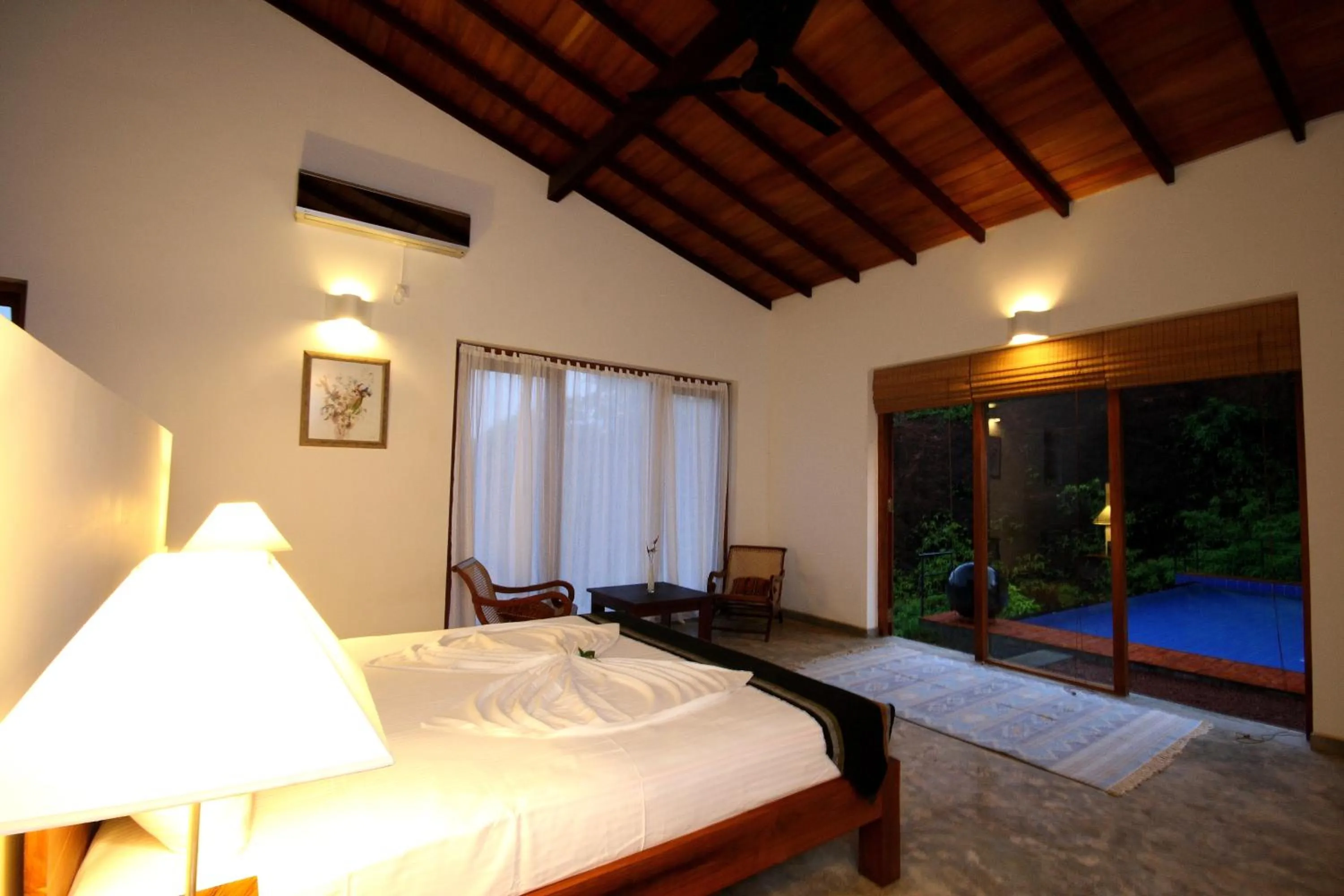 Pool view, Bed in Highland Villa