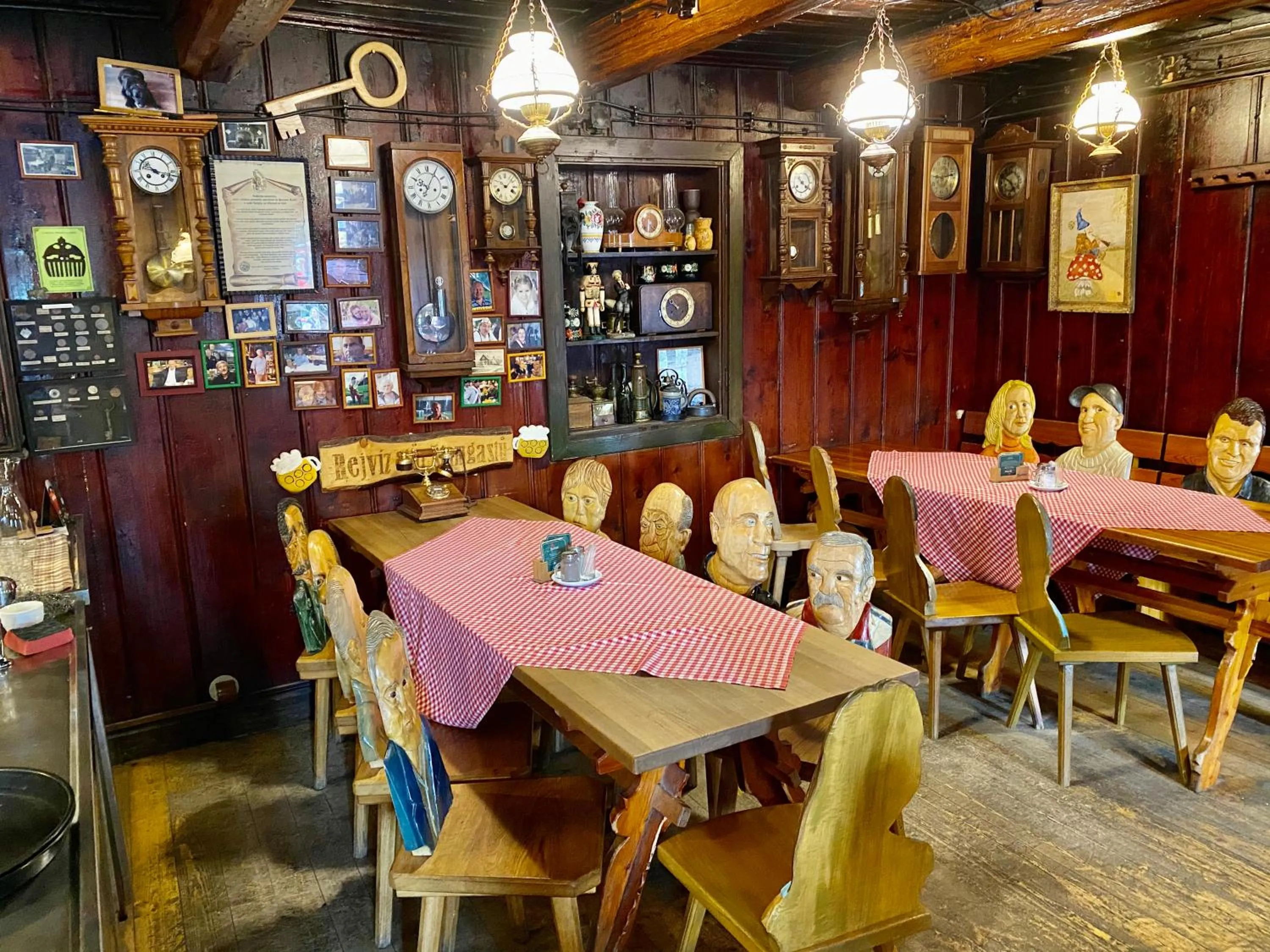 Restaurant/places to eat in Penzion Rejviz