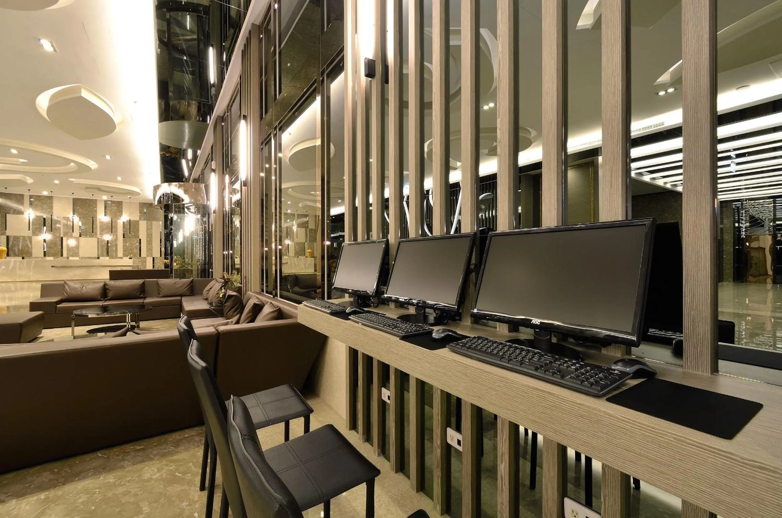 Library in Tsun Huang Hotel