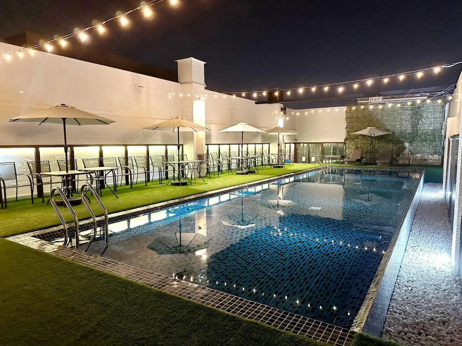 Night in Tsun Huang Hotel