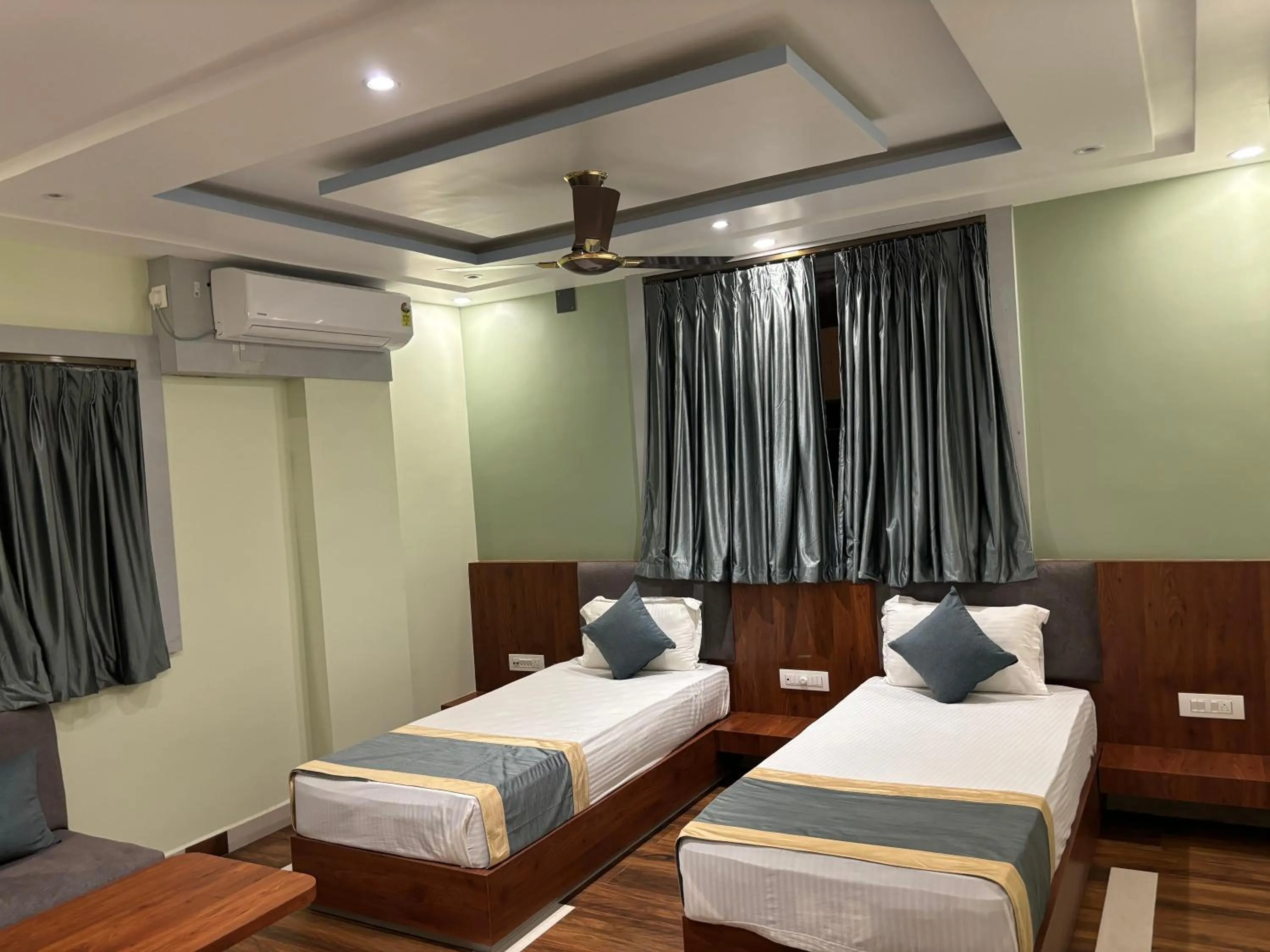Bed in Hotel Omkareshwar Inn