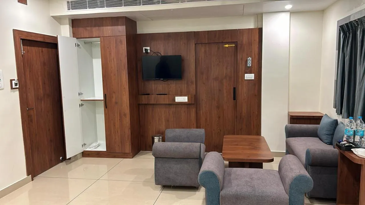 Dining area in Hotel Omkareshwar Inn