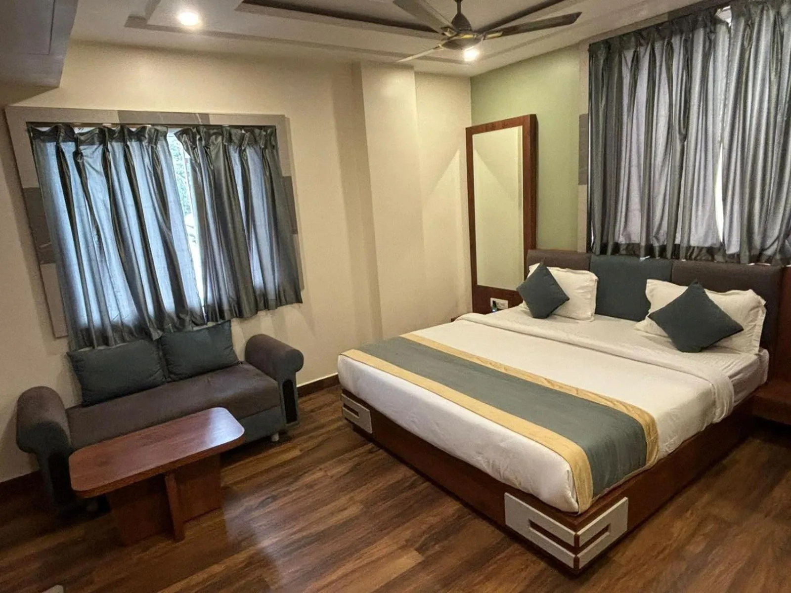 Seating area, Bed in Hotel Omkareshwar Inn