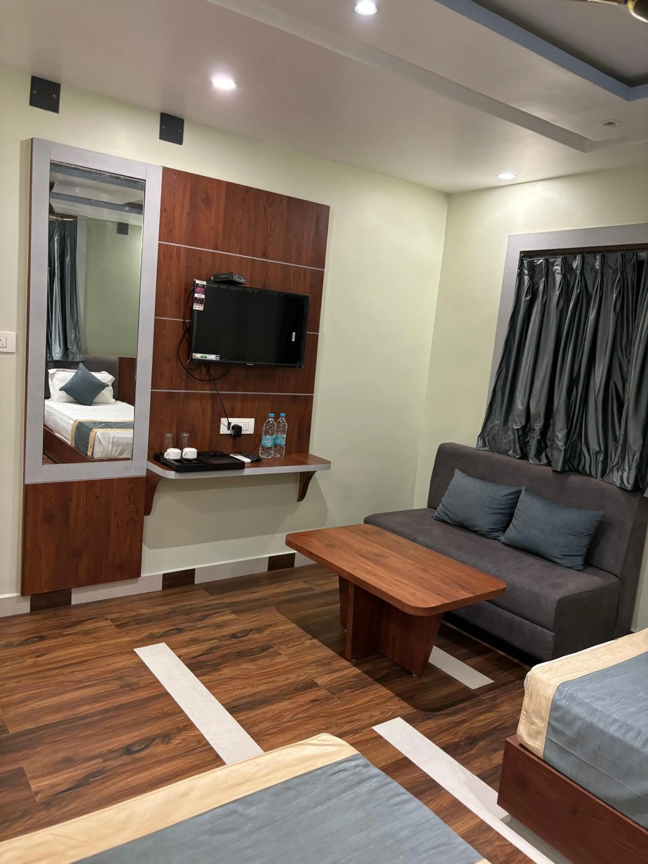 TV and multimedia in Hotel Omkareshwar Inn