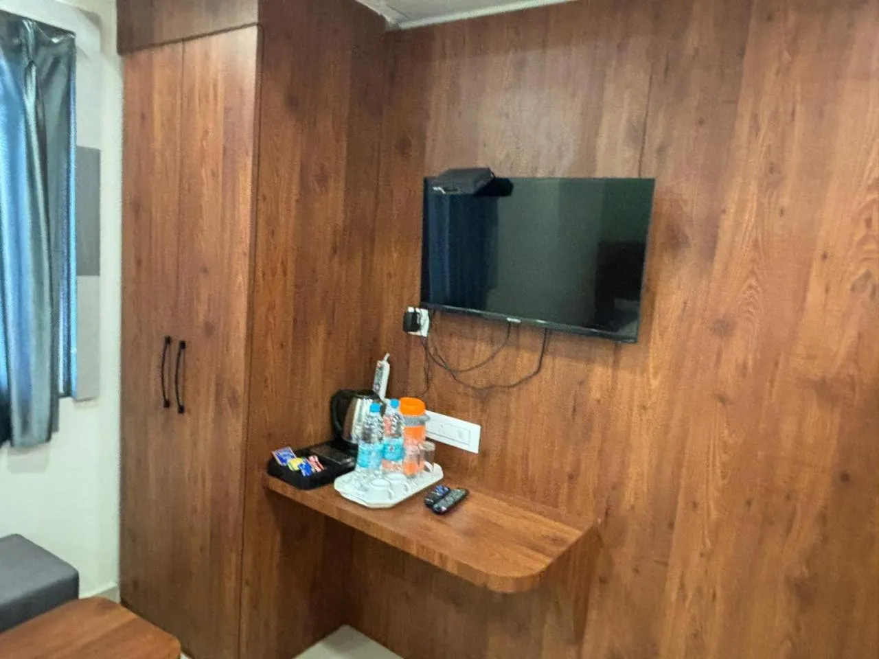 TV and multimedia in Hotel Omkareshwar Inn