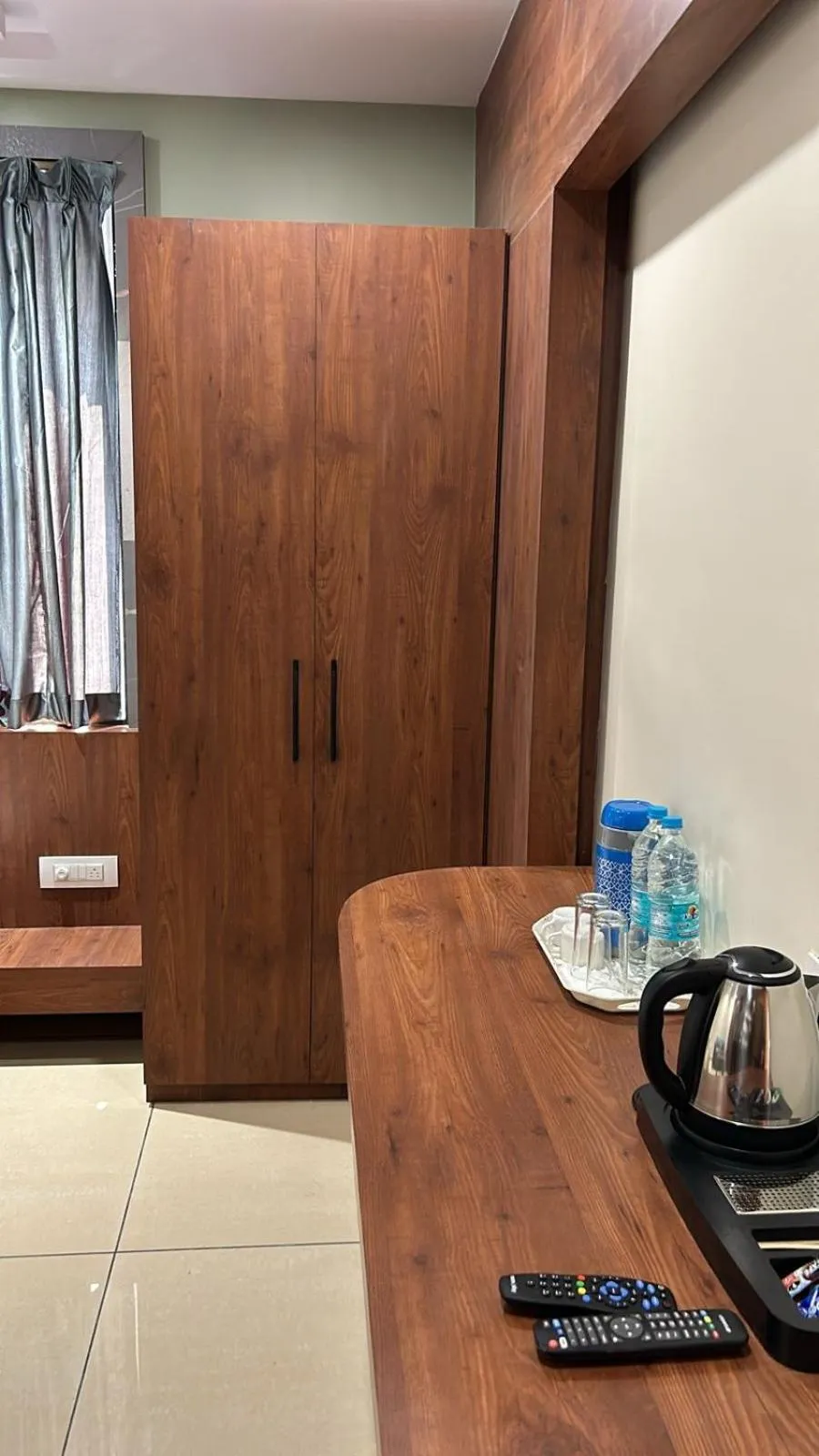 wardrobe in Hotel Omkareshwar Inn