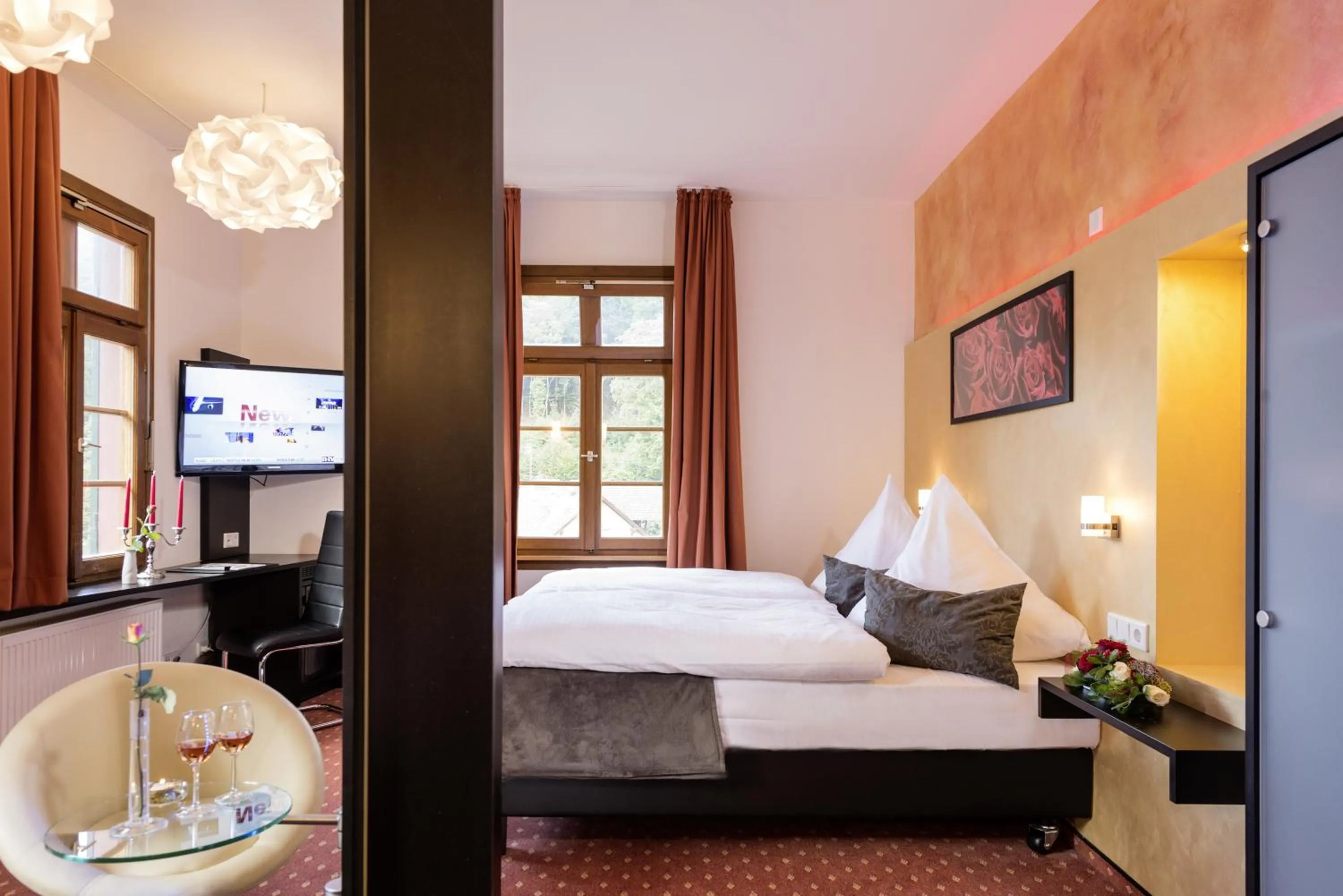 Photo of the whole room, Bed in Hotel Landgasthof König von Preussen