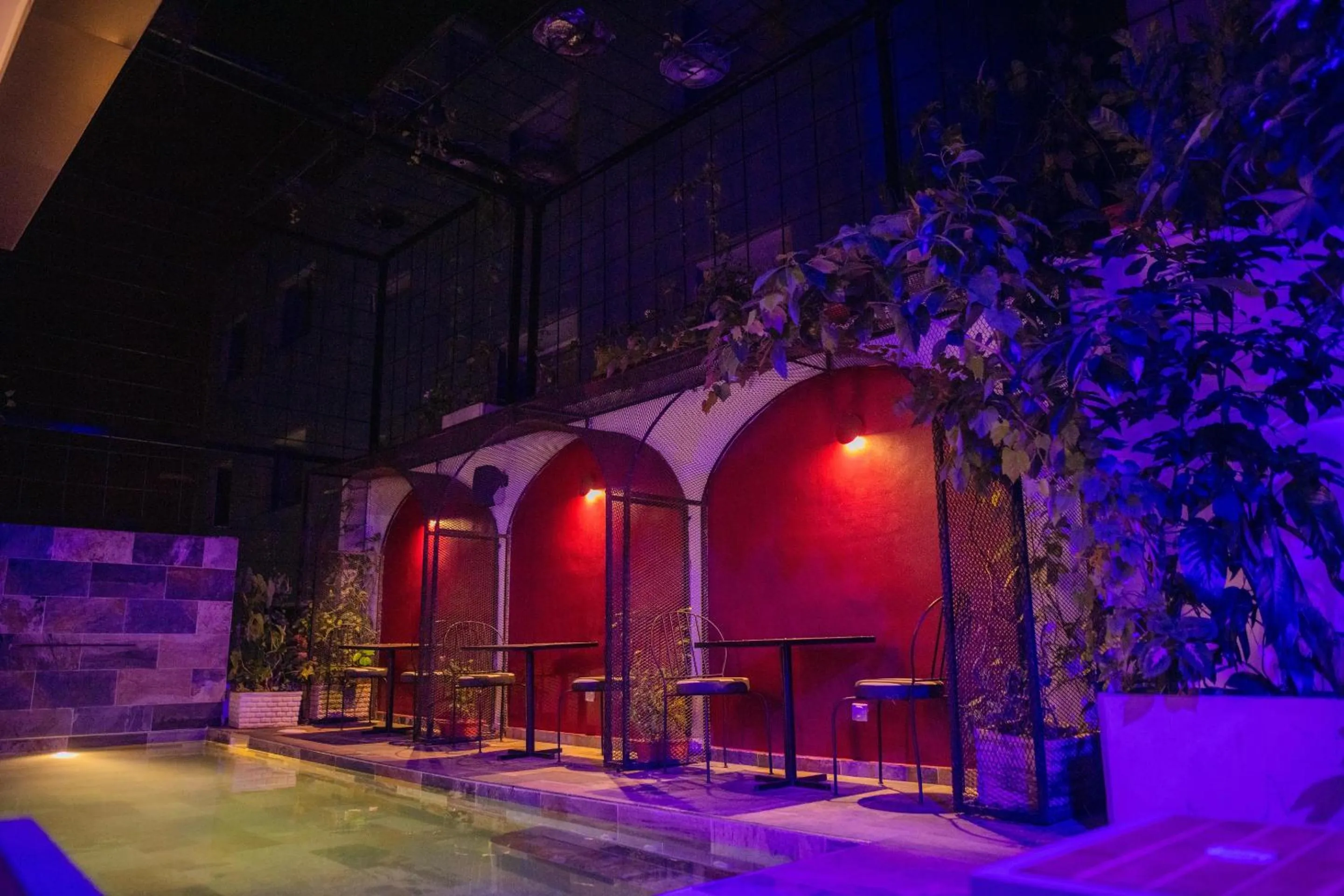 Swimming pool in The Six