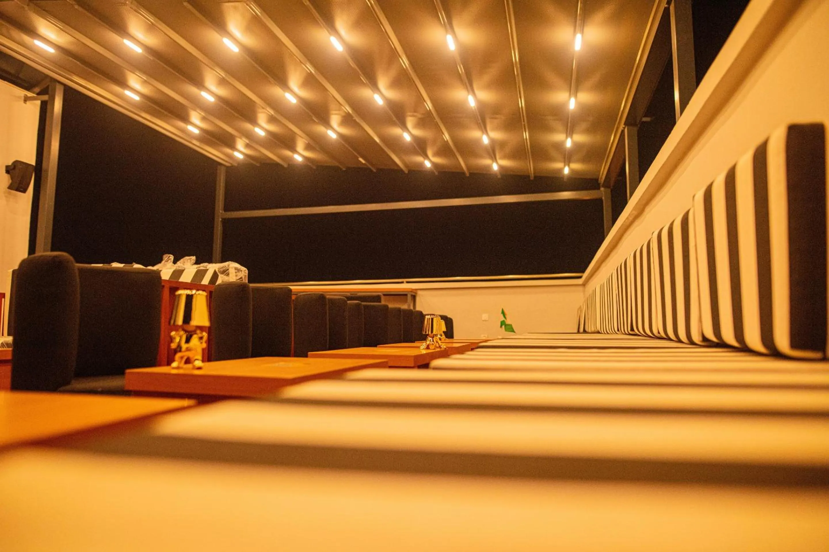 Lounge or bar in The Six