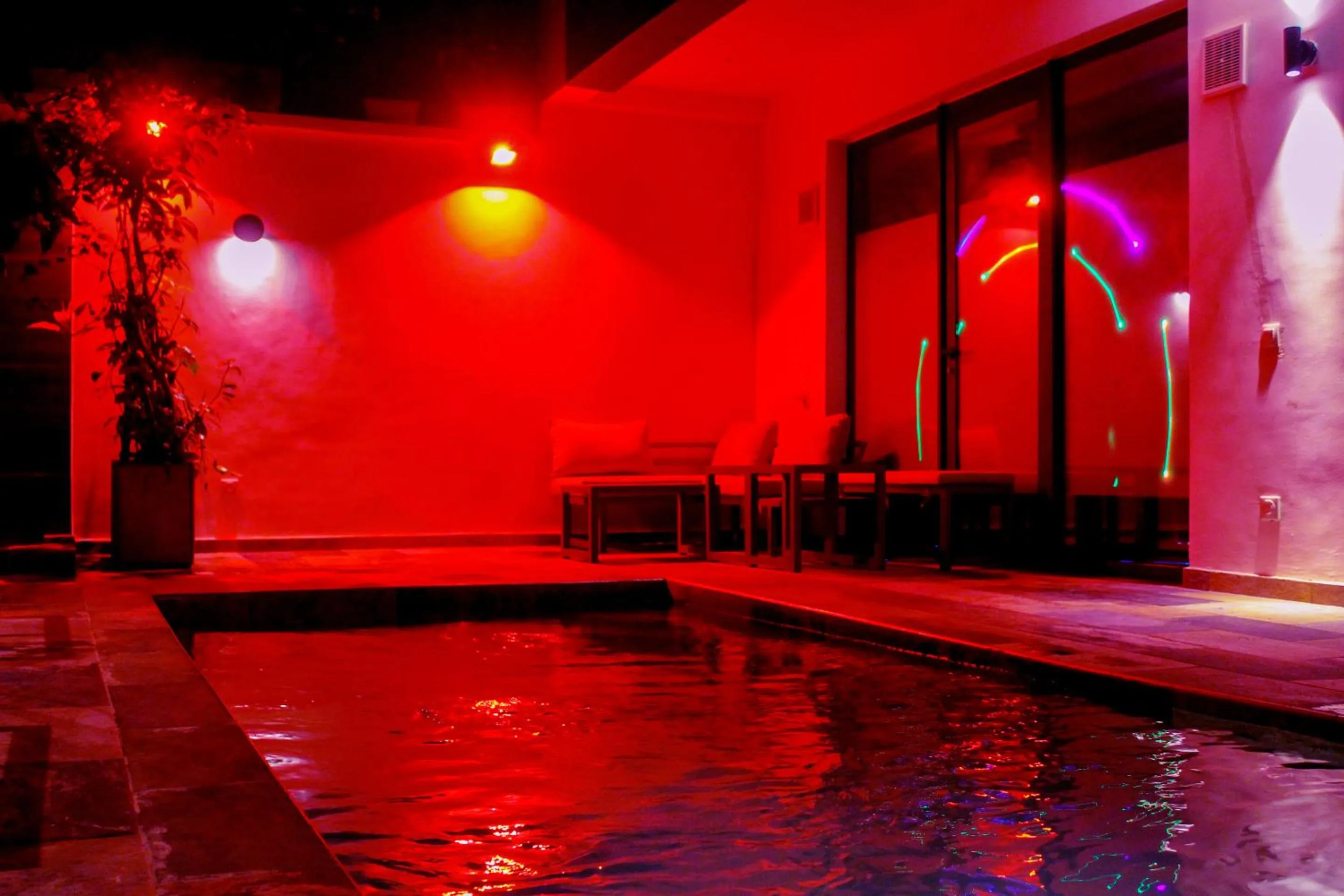 Pool view in The Six