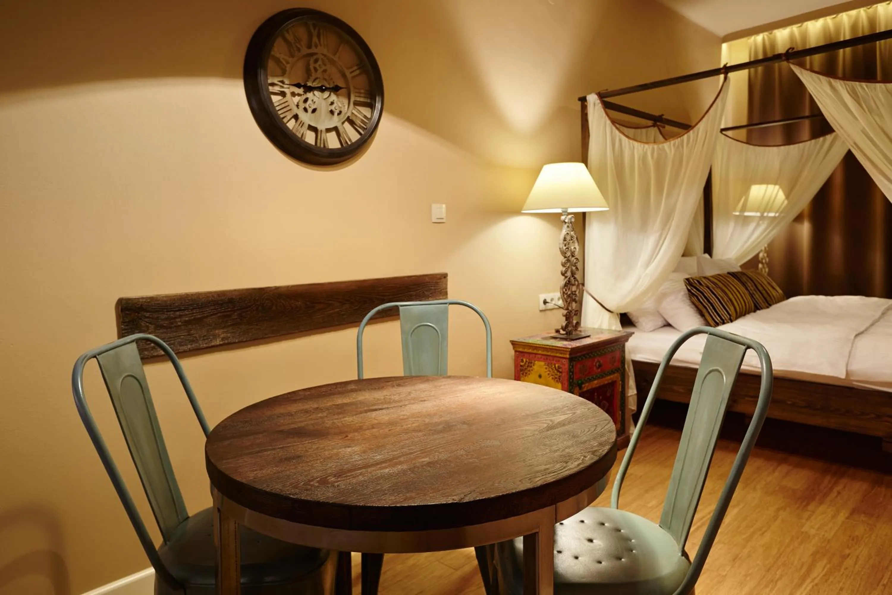 Dining area, Bed in SleepWell Ordynacka