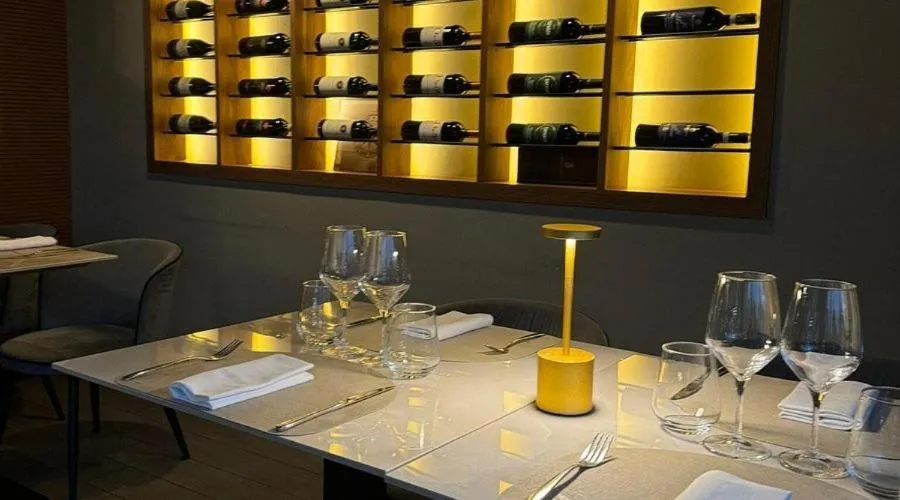 Restaurant/places to eat in Ferrari Hotel