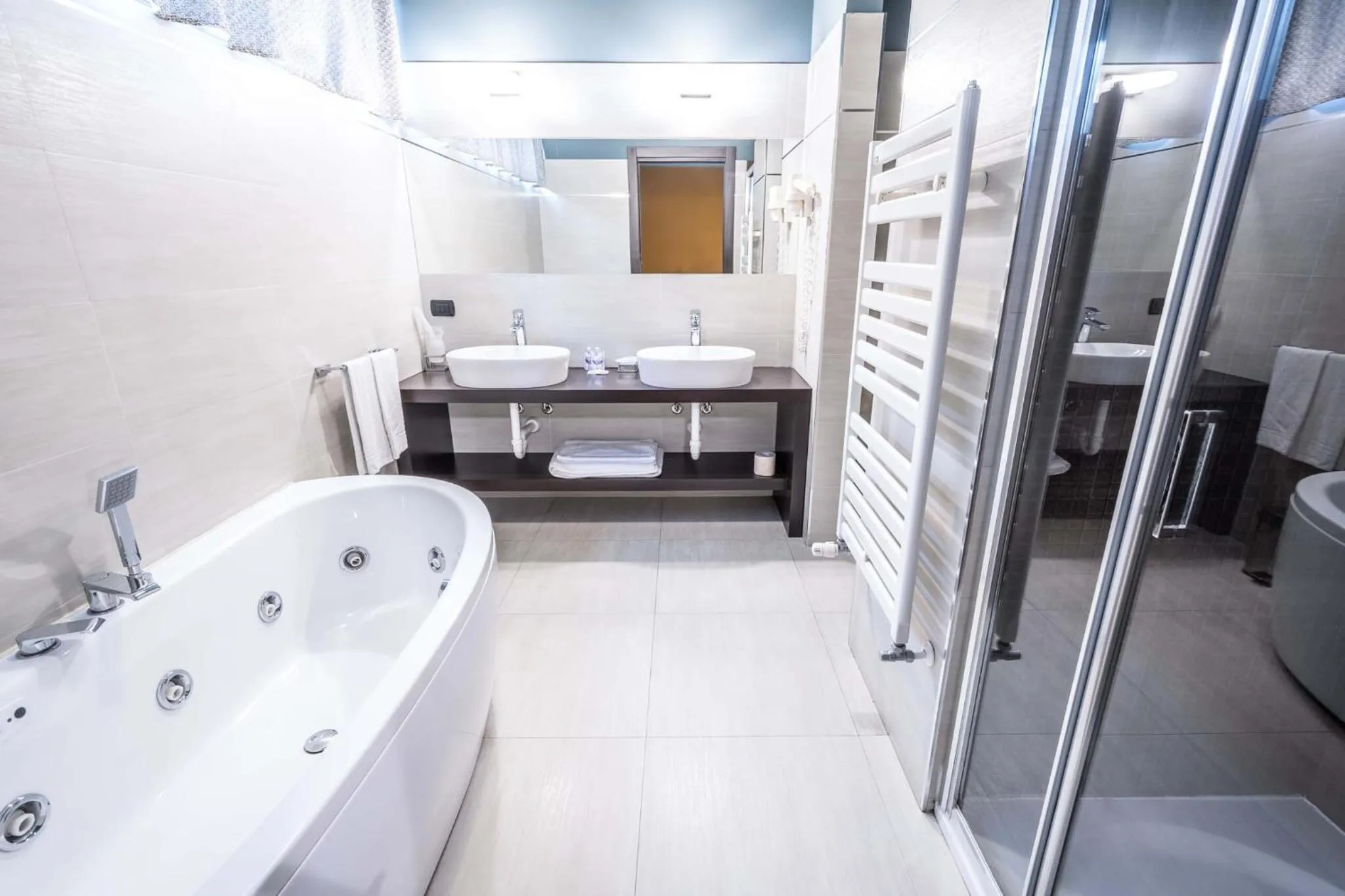 Shower in Ferrari Hotel