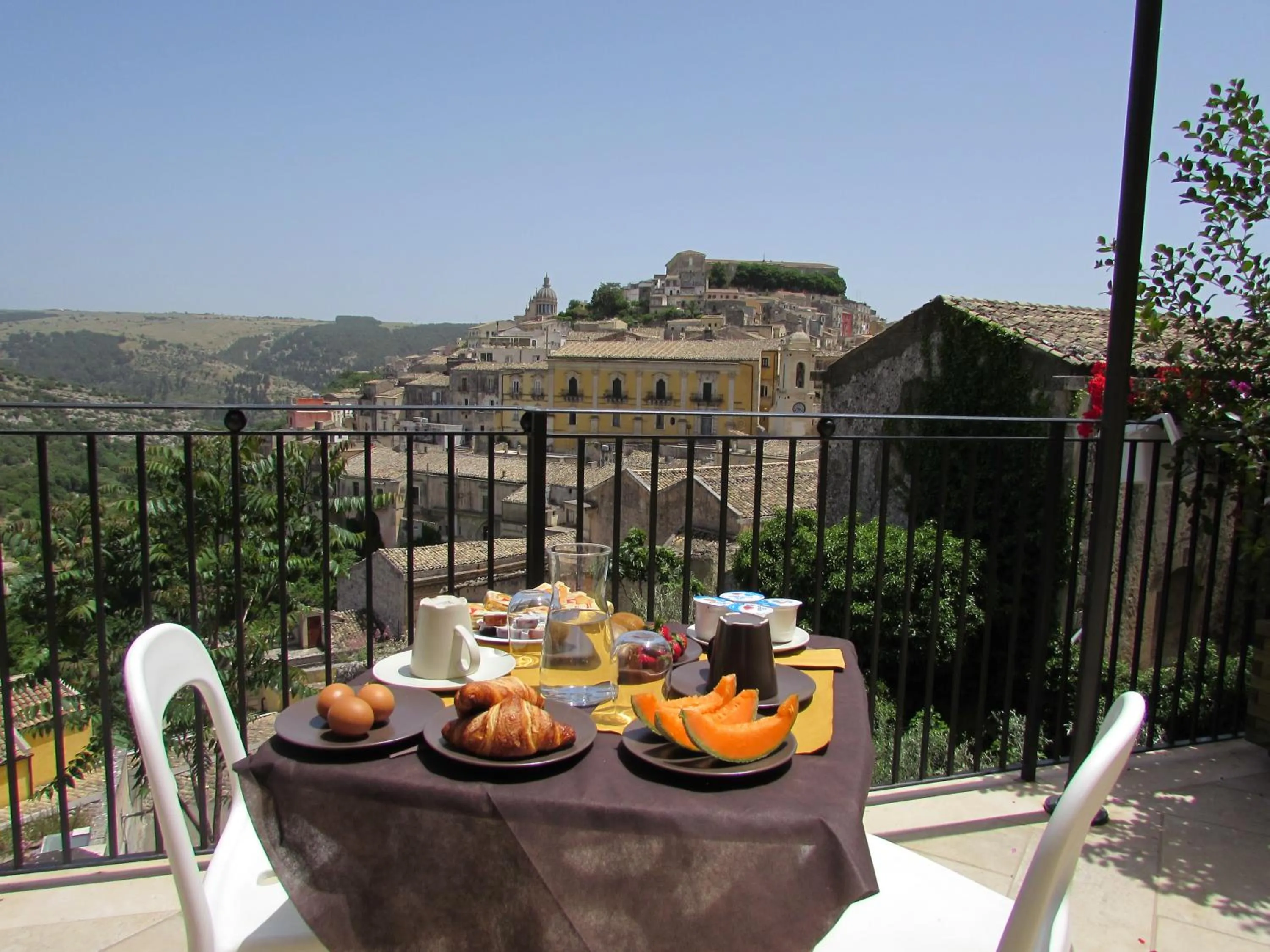 Italian breakfast in Bed and Breakfast Terra del Sole Ibla