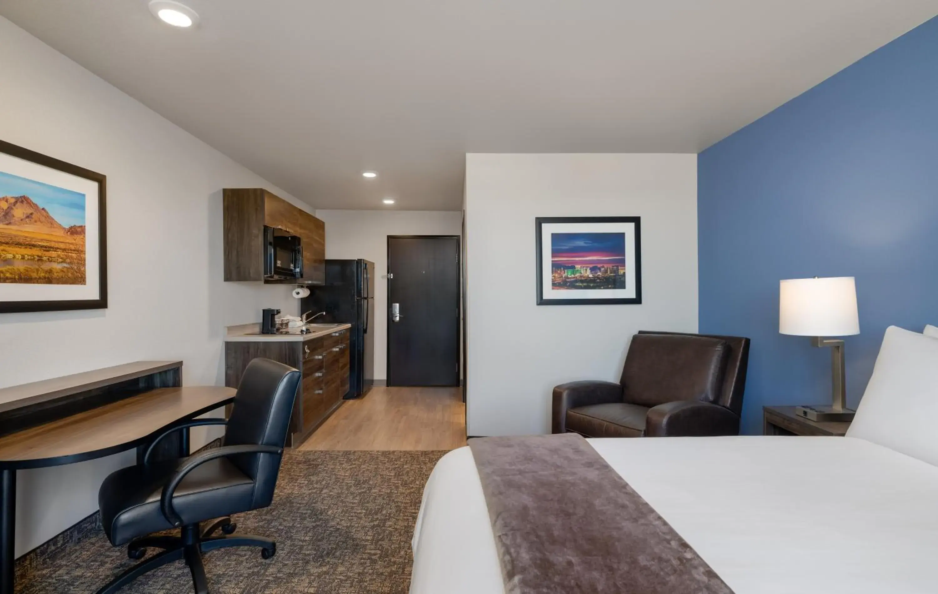 Deluxe Queen Room with Two Queen Beds in My Place Hotel-Las Vegas South/Henderson, NV Deluxe Queen Room with Two Queen Beds in My Place Hotel-Las Vegas South/Henderson, NV