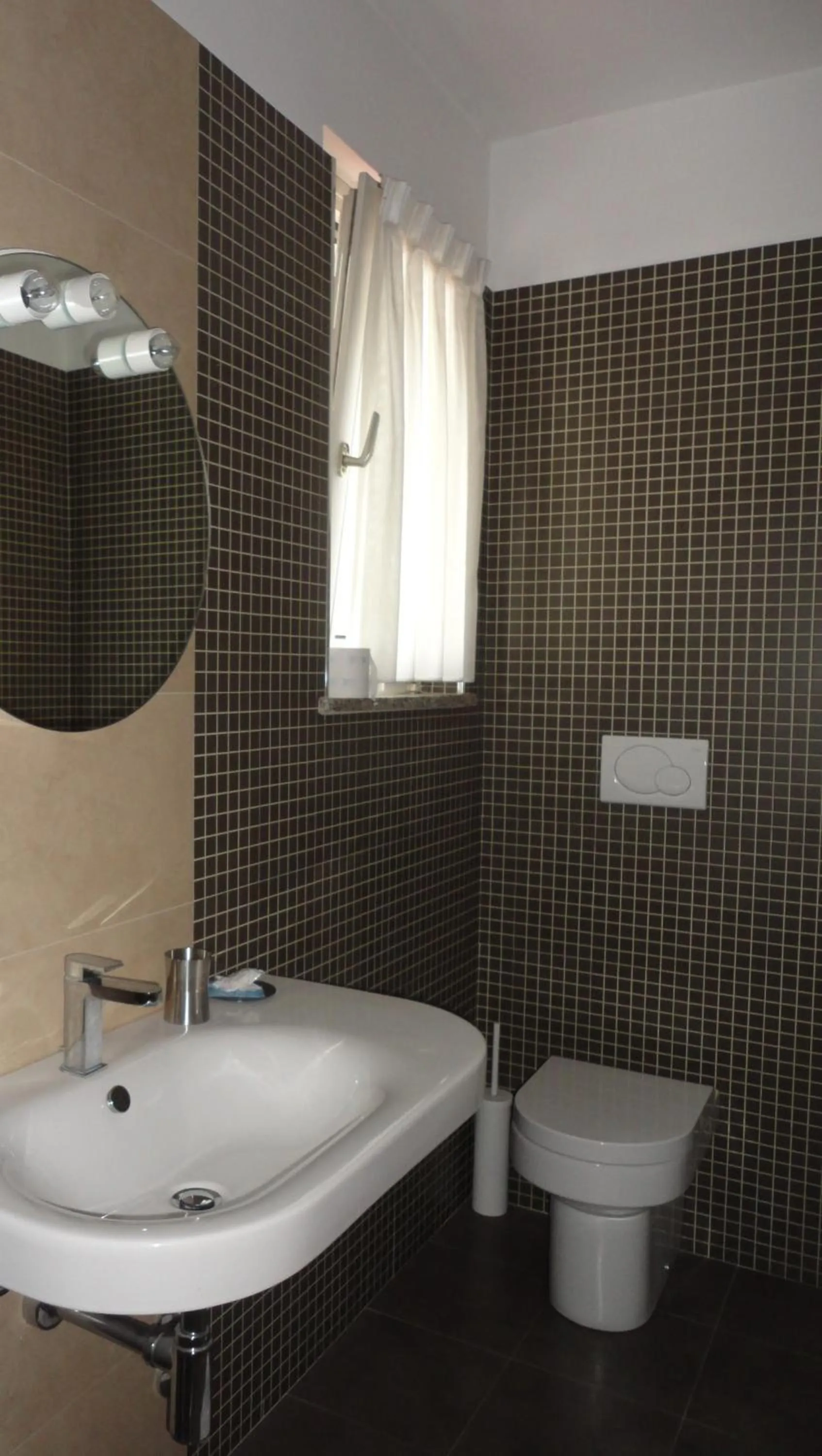 Bathroom in Cravero Rooms