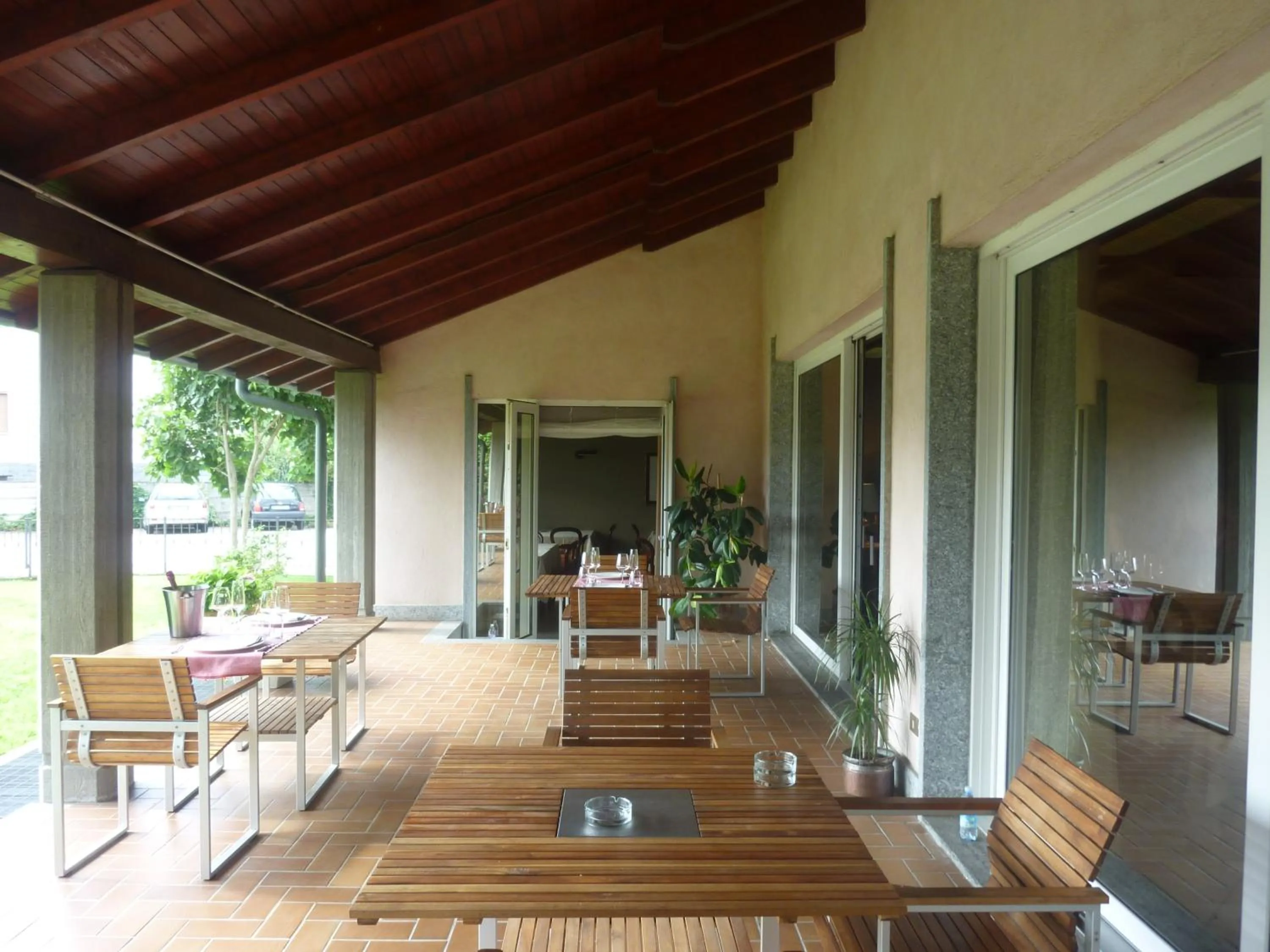 Restaurant/places to eat in Cravero Rooms