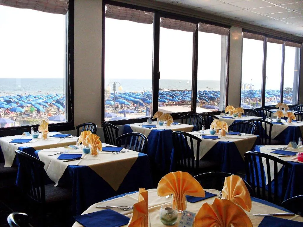 Restaurant/places to eat in Hotel Caravelle&MiniCaravelle