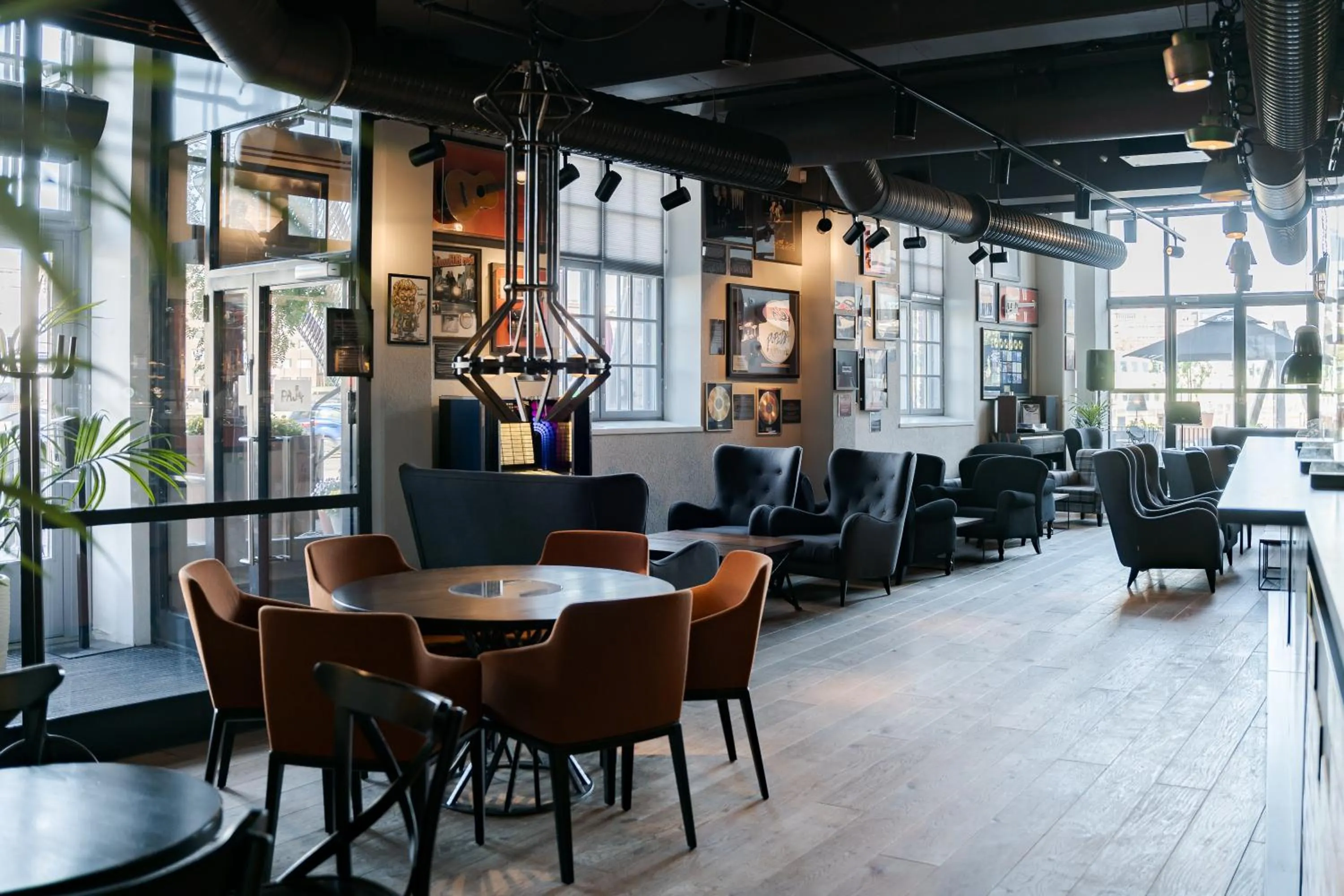 Lounge or bar in Solo Sokos Hotel Torni Tampere