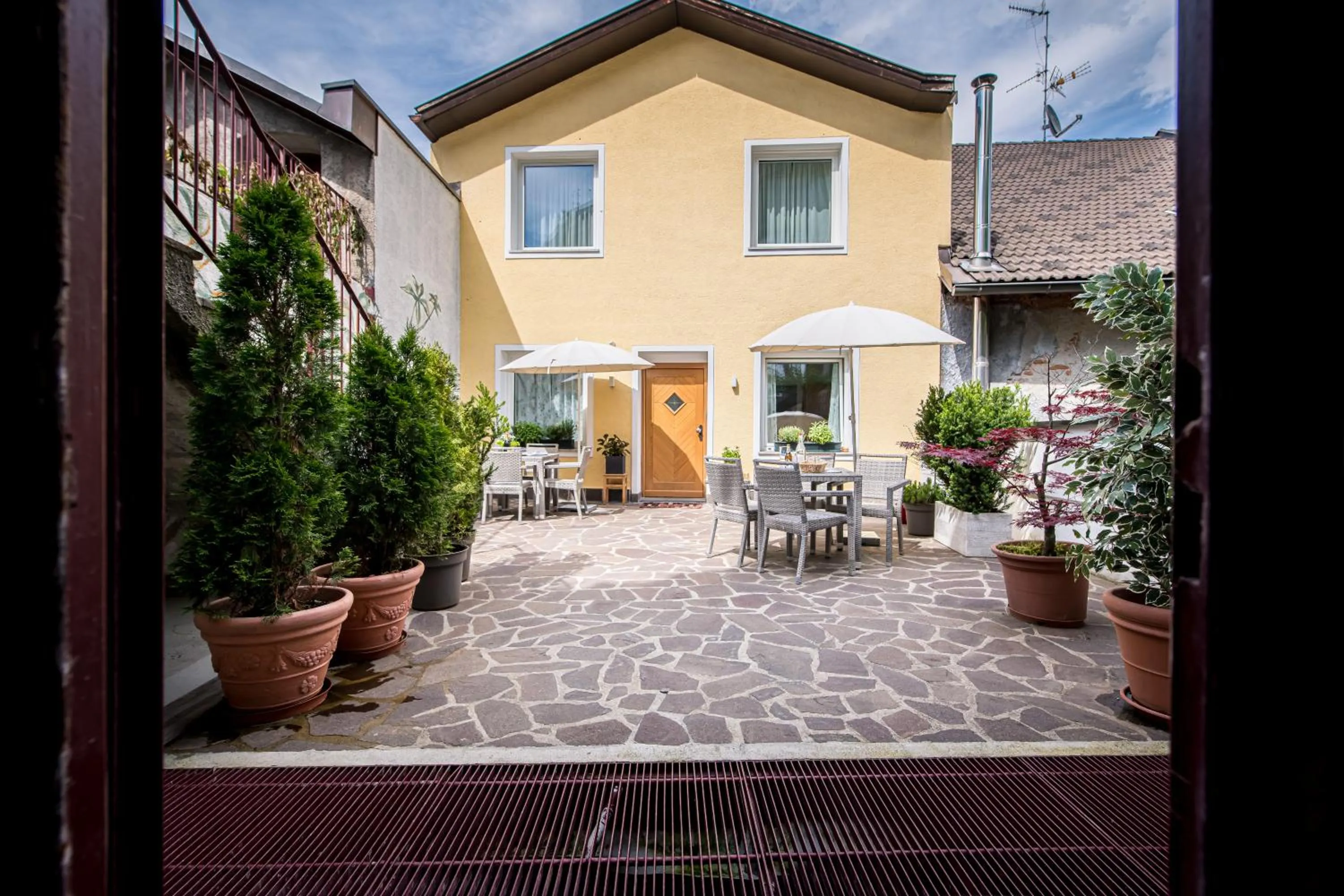 Property building in Am Schloss Guest House