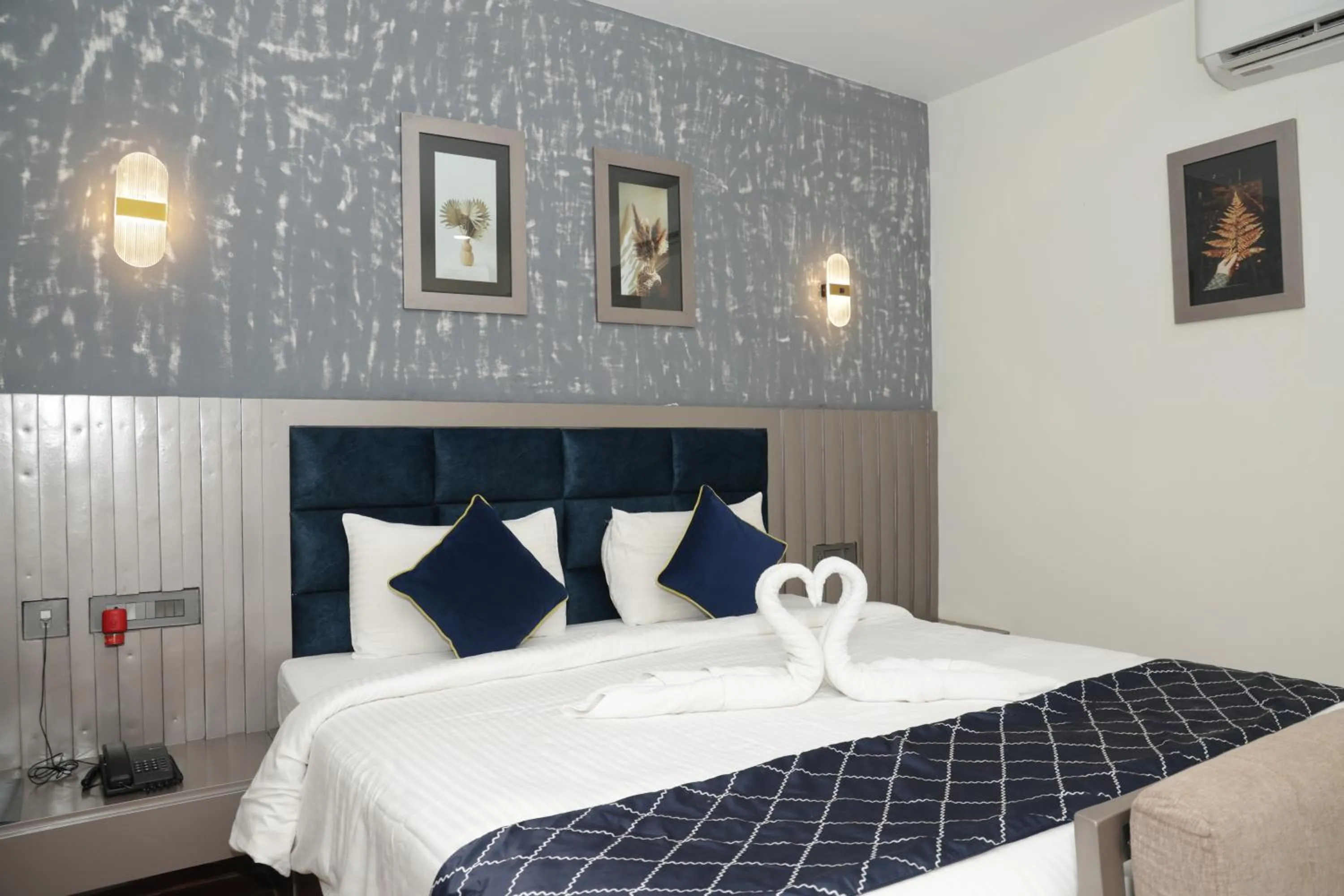 Bed in Grand Continent Anjuna A Sarovar Portico Affiliate Hotel