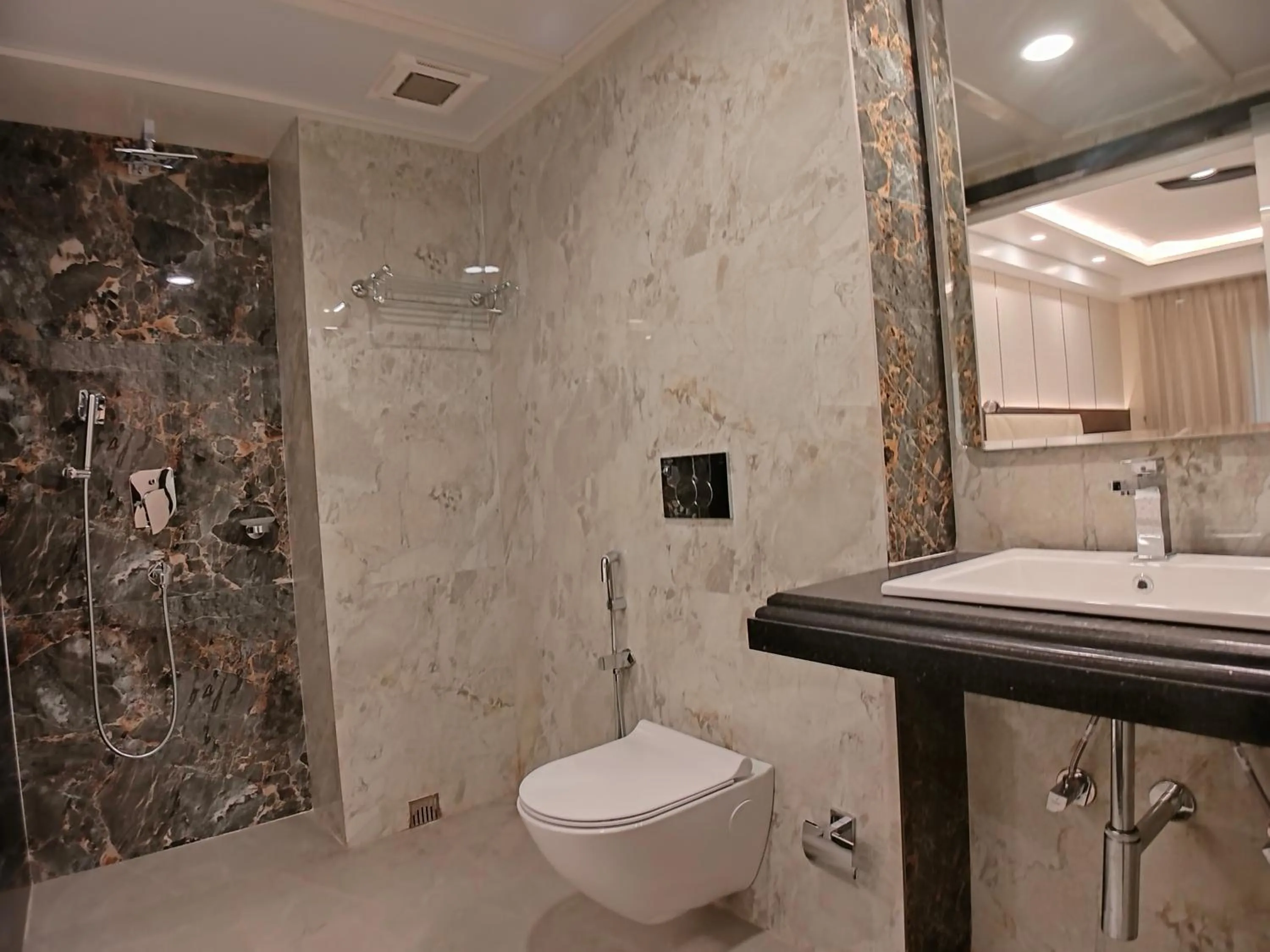 Shower in AGM GRAND HOTEL & Spa