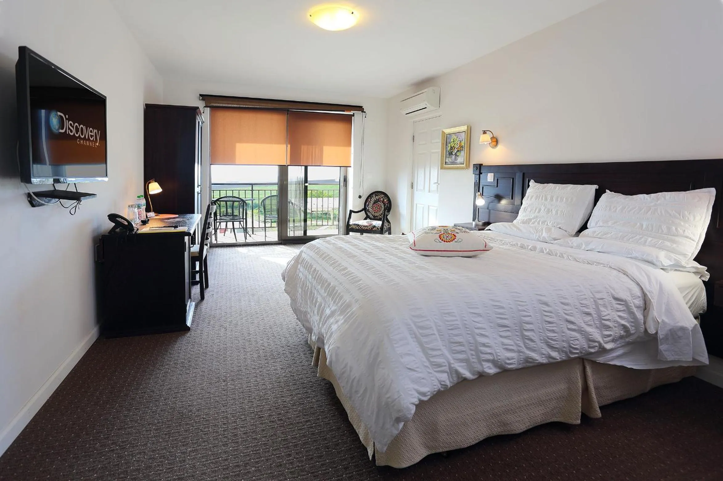 Day, Bed in Seven Generations Winery Hotel