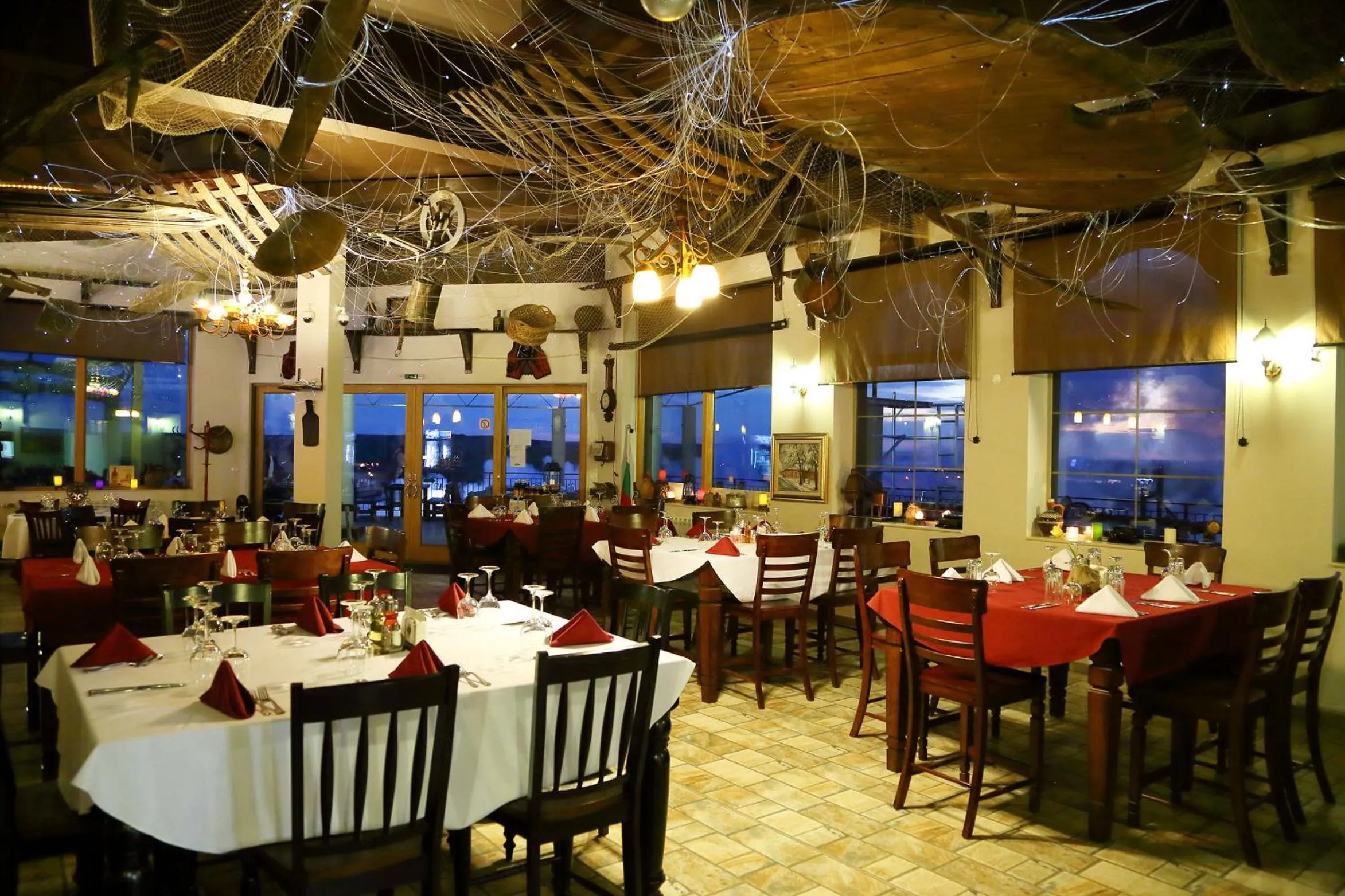 Restaurant/places to eat in Seven Generations Winery Hotel