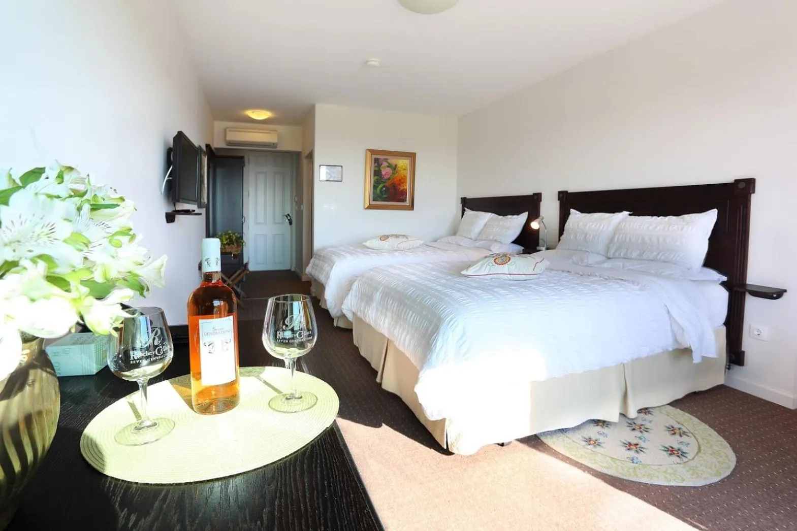 Photo of the whole room, Bed in Seven Generations Winery Hotel