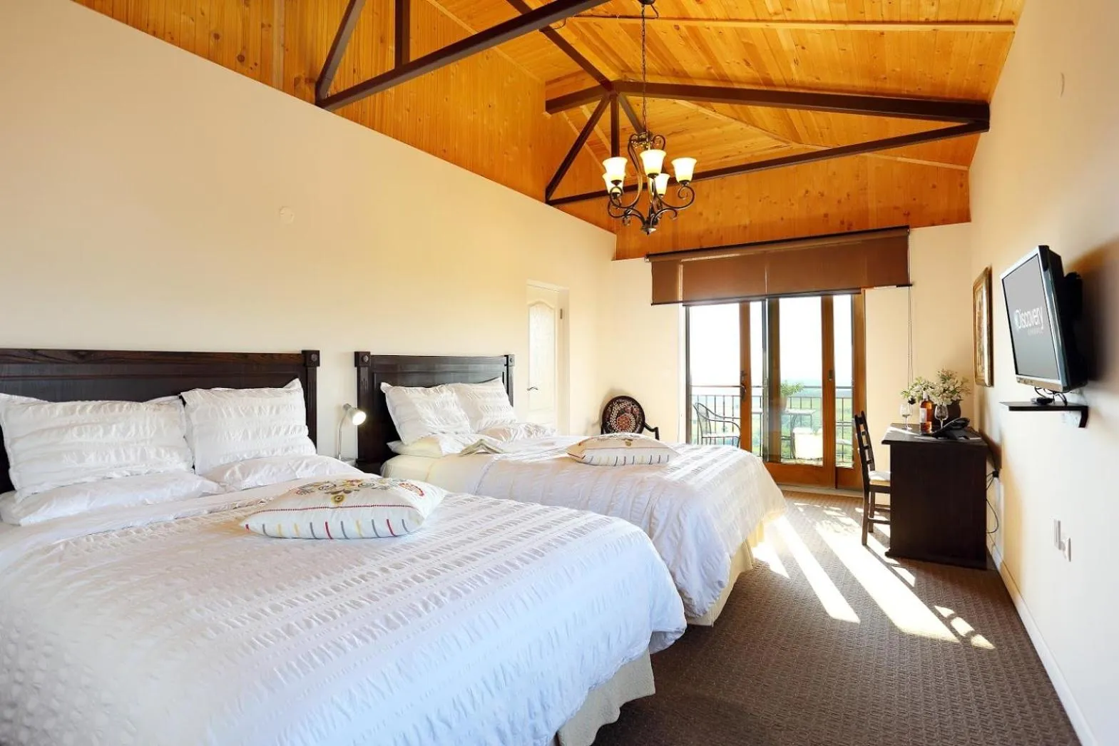 Photo of the whole room, Bed in Seven Generations Winery Hotel