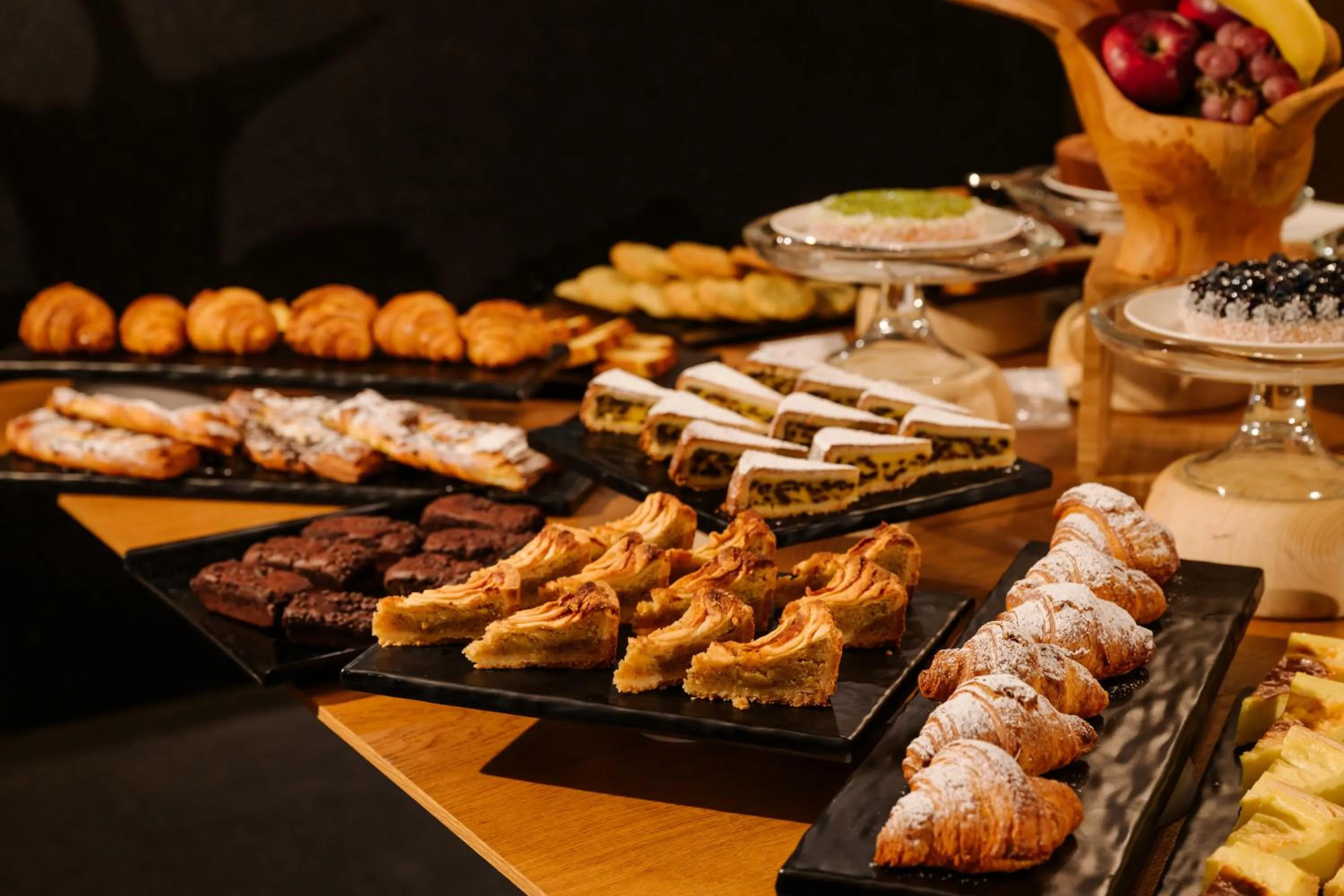 Breakfast in Montana Lodge & Spa, by R Collection Hotels