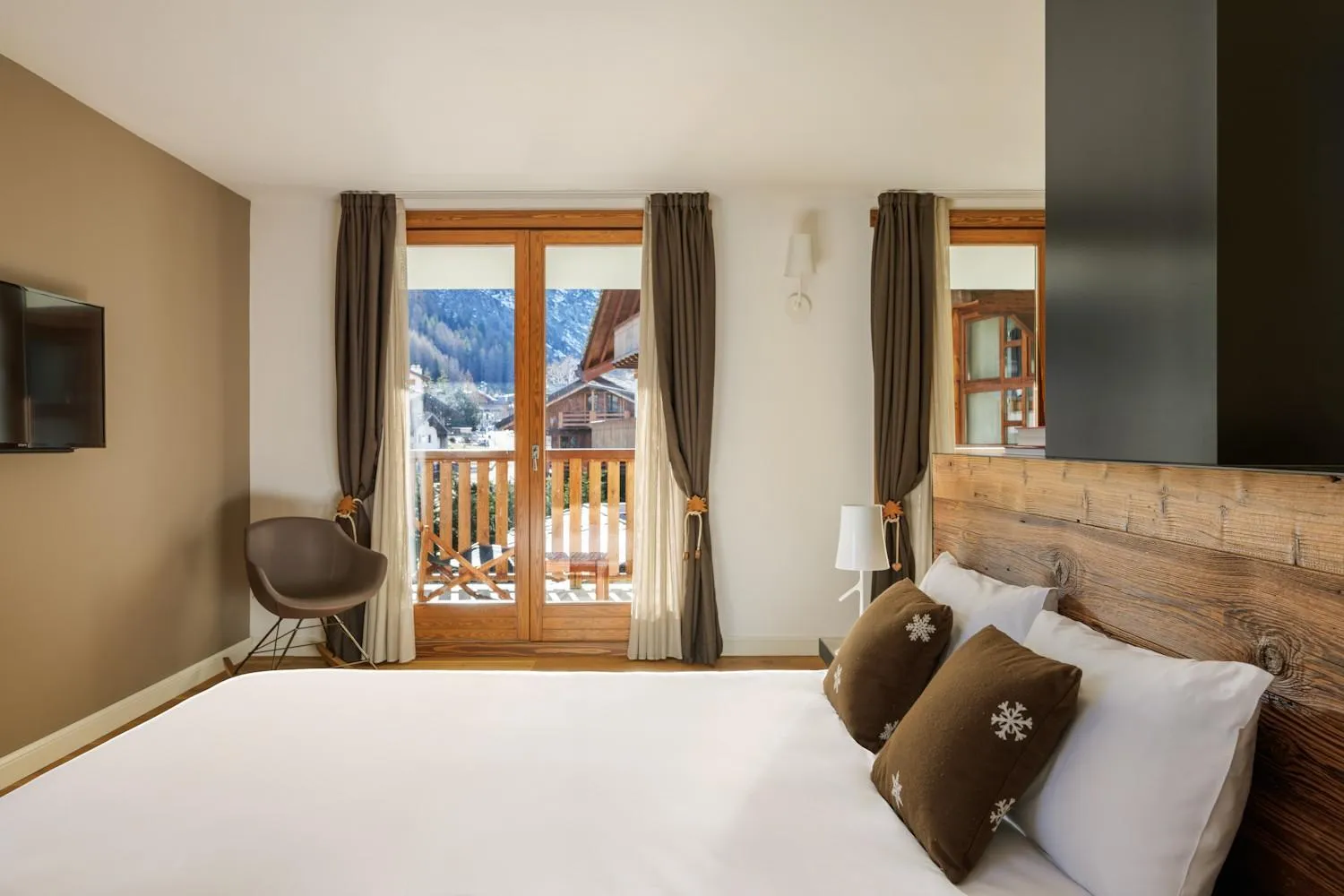 Bedroom, Bed in Montana Lodge & Spa, by R Collection Hotels