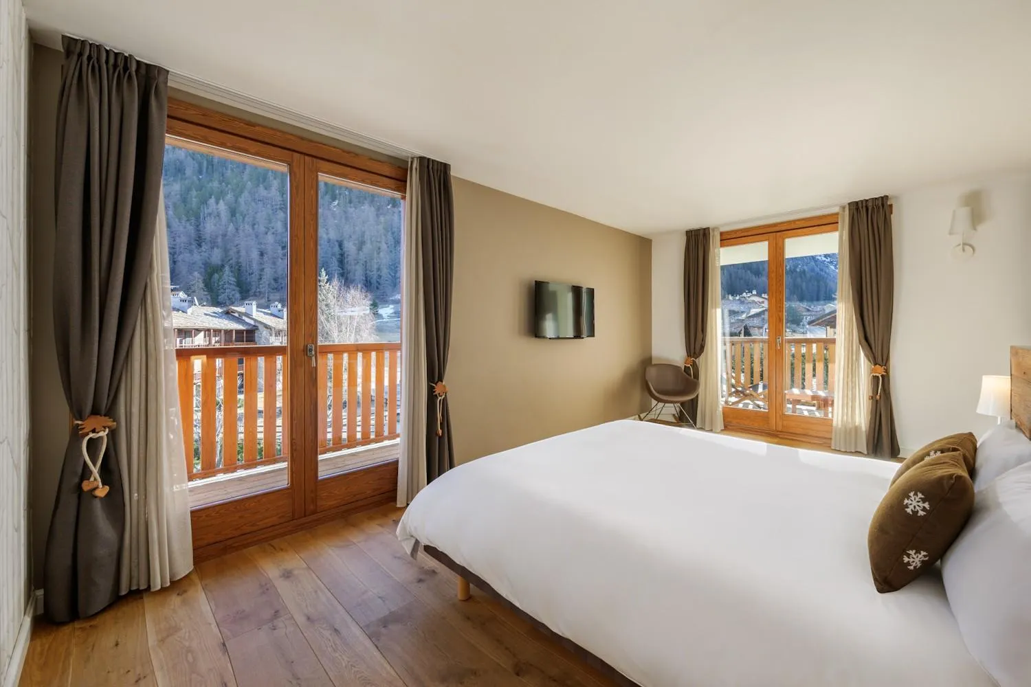 Bed in Montana Lodge & Spa, by R Collection Hotels