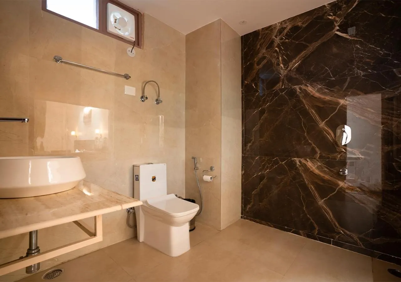 Toilet in Moustache Manali