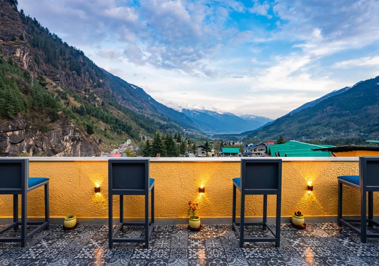 Natural landscape in Moustache Manali