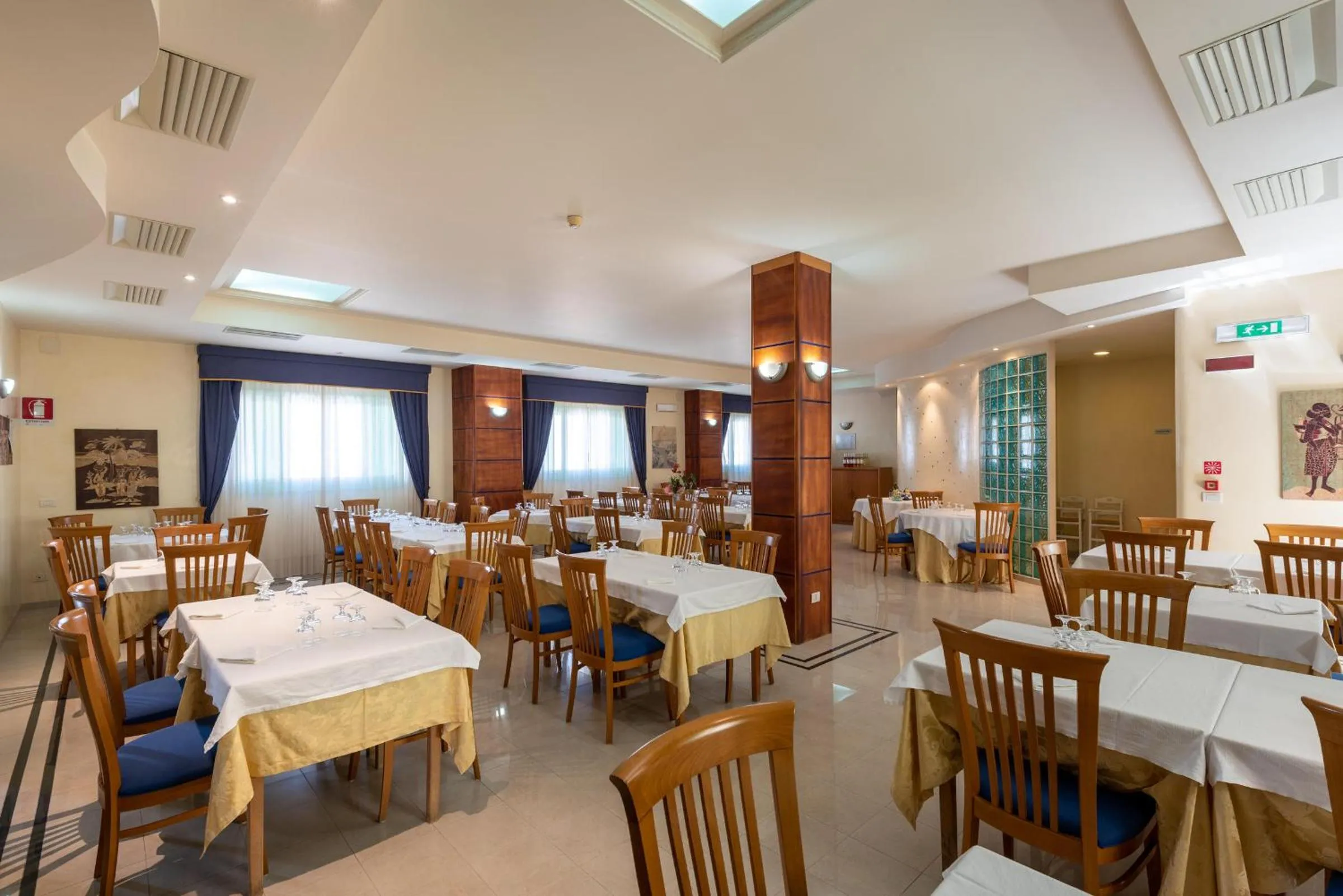 Restaurant/places to eat in Hotel Euromare