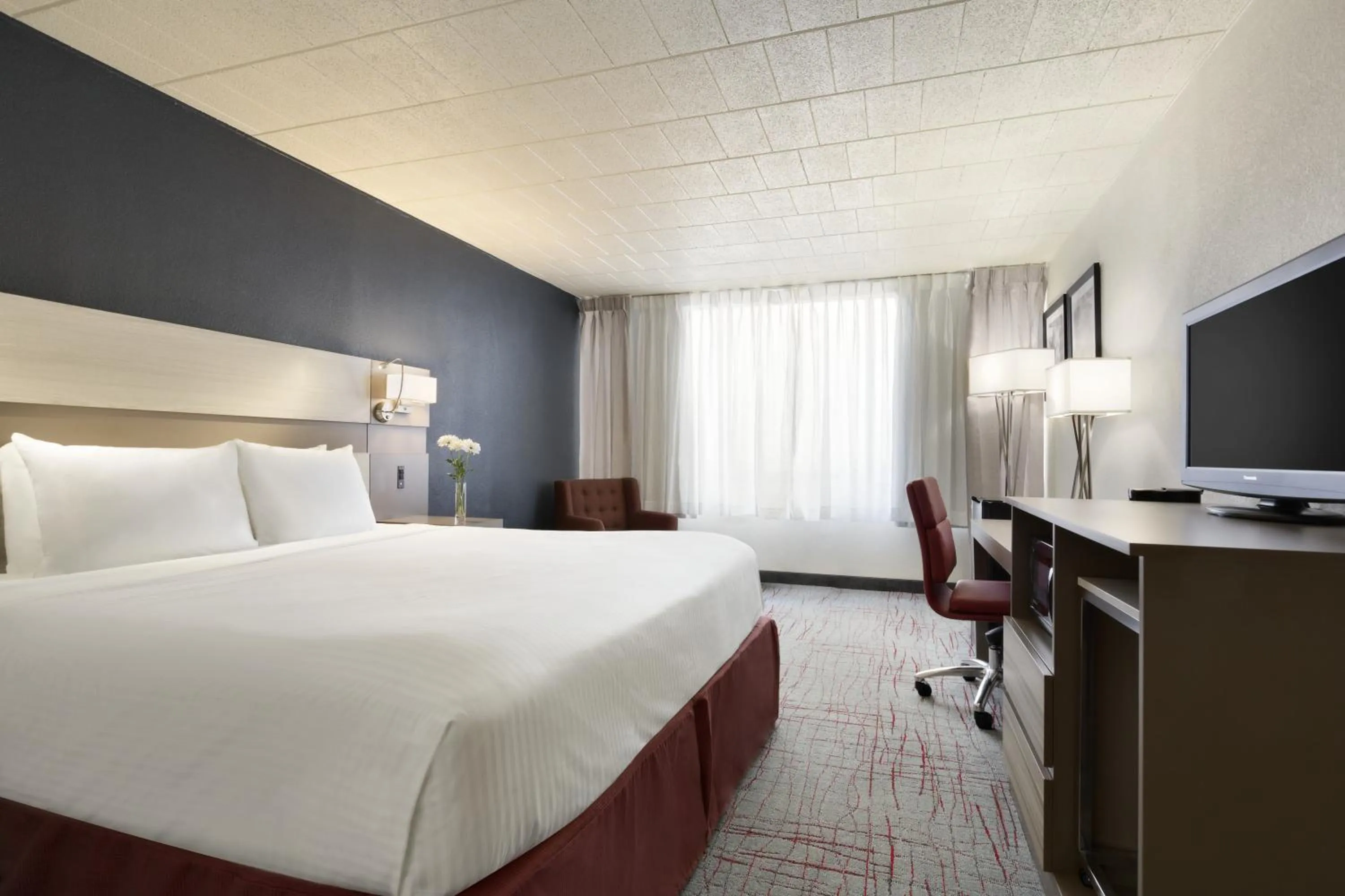 Bedroom, Bed in Ramada by Wyndham Beaver Falls