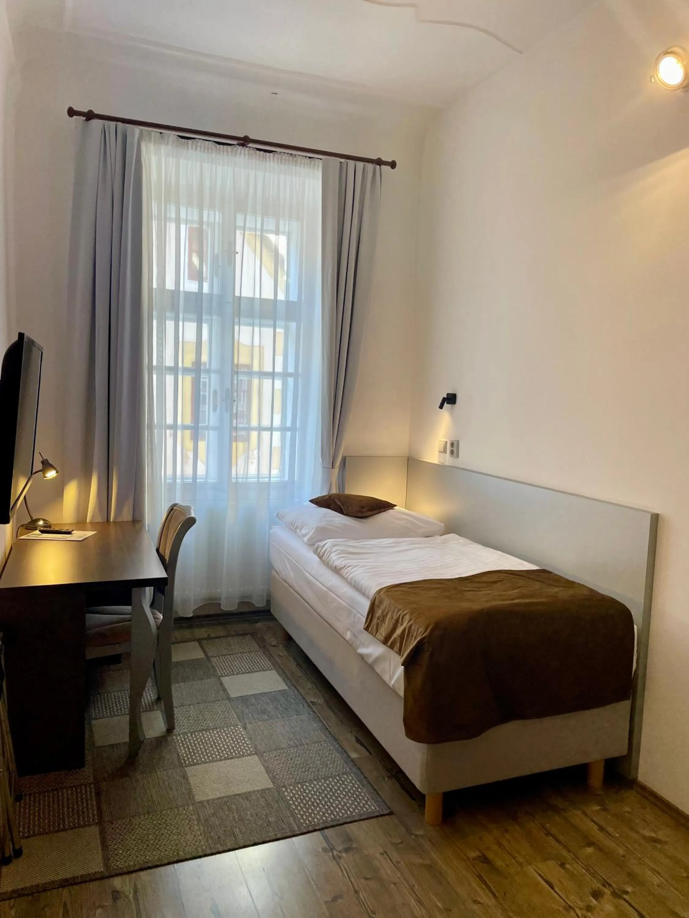 Shower, Bed in Hotel U Tří hrušek suites & apartments