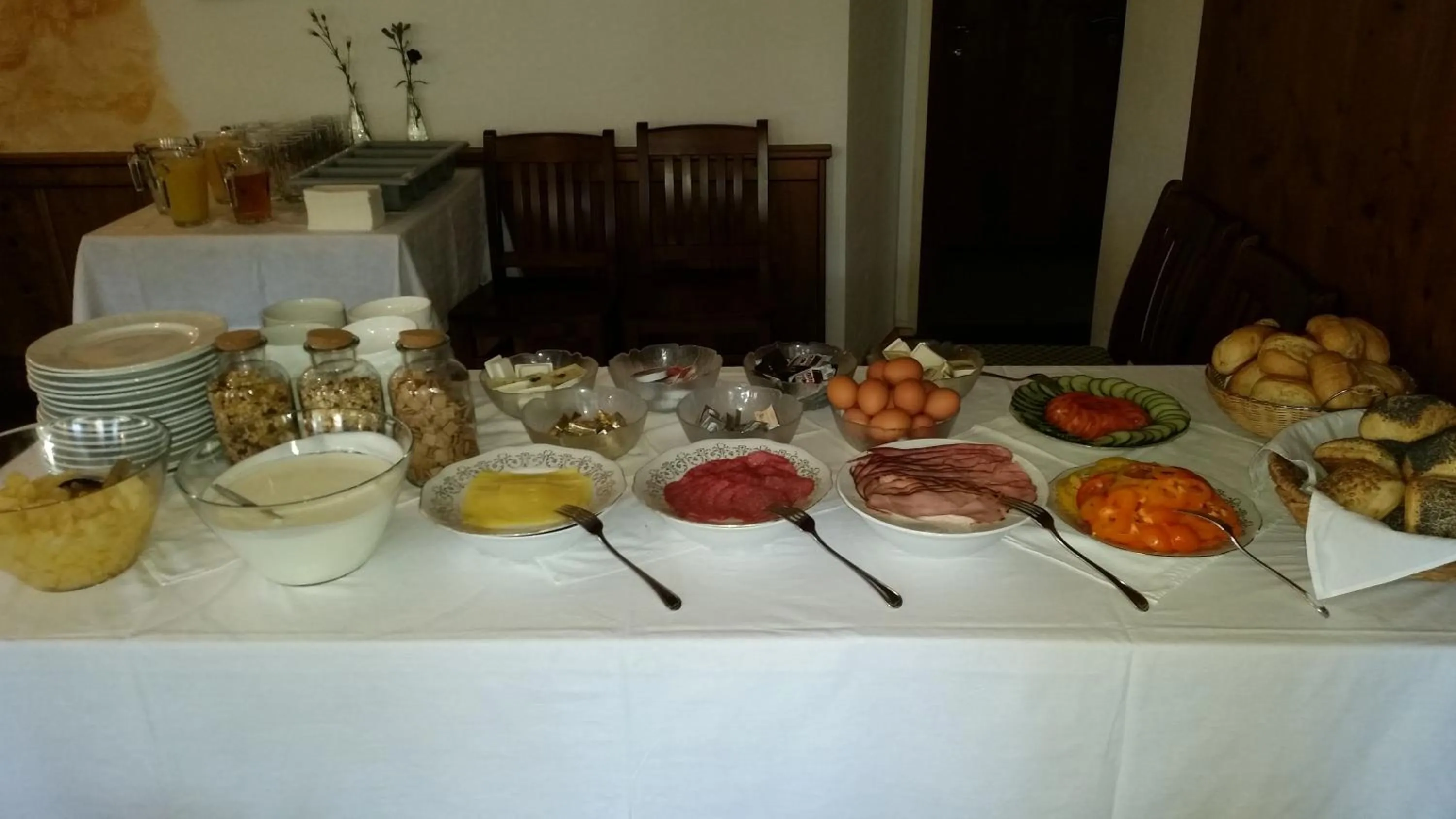 Restaurant/places to eat in FairSleep Motel Hainburg