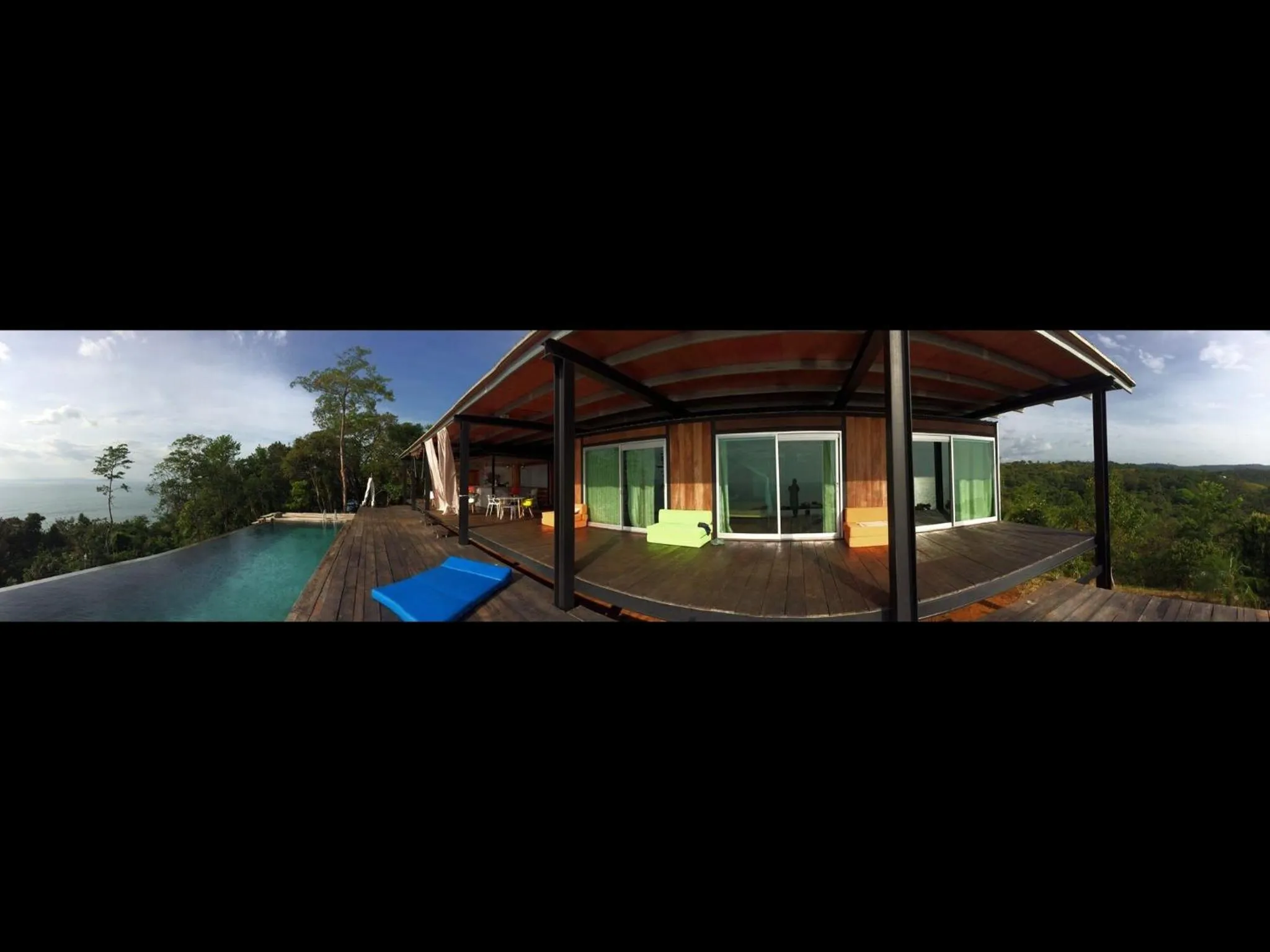 Facade/entrance in Camino del Sol