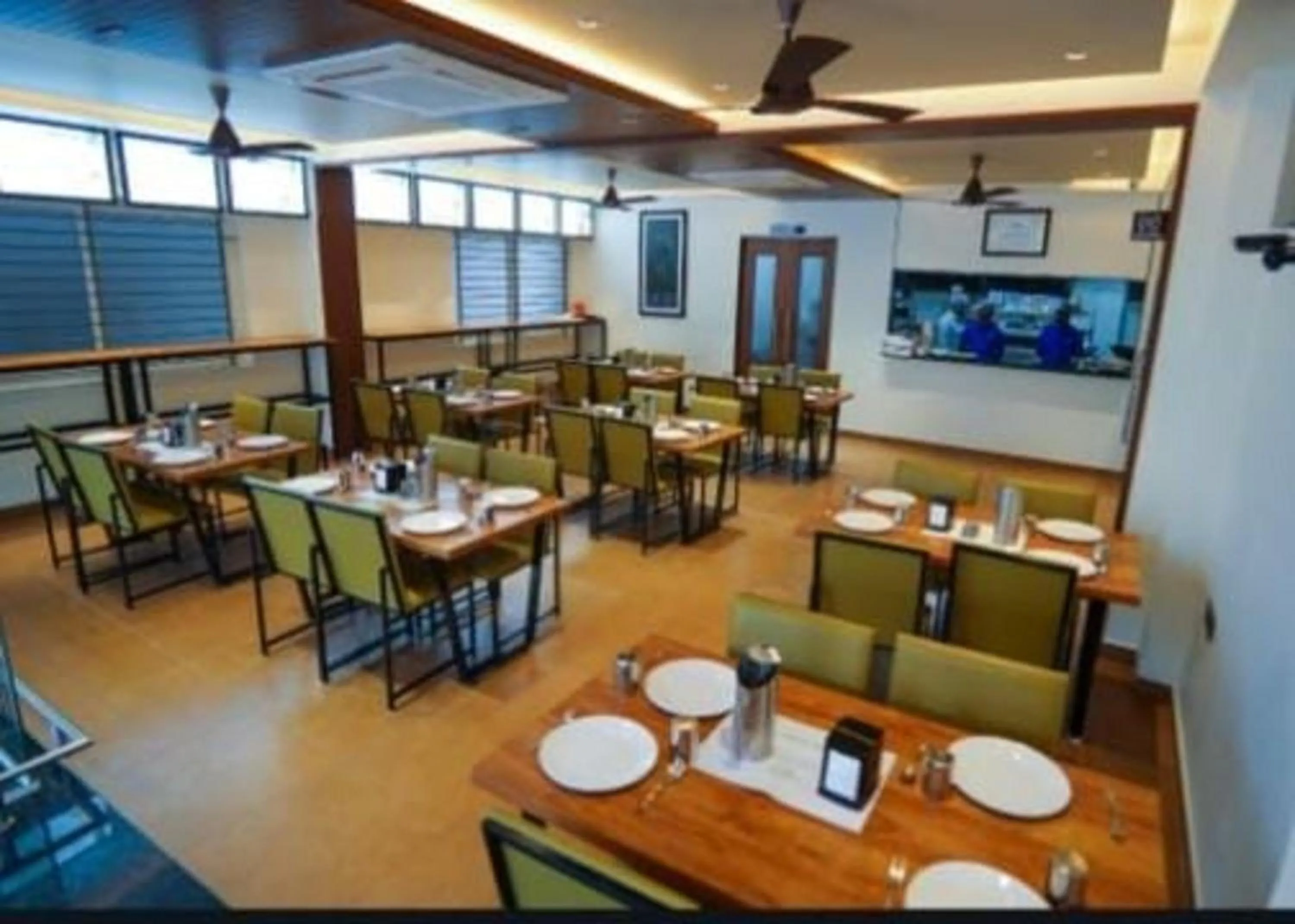 Restaurant/places to eat in Hotel Harigovindas Express Mysore