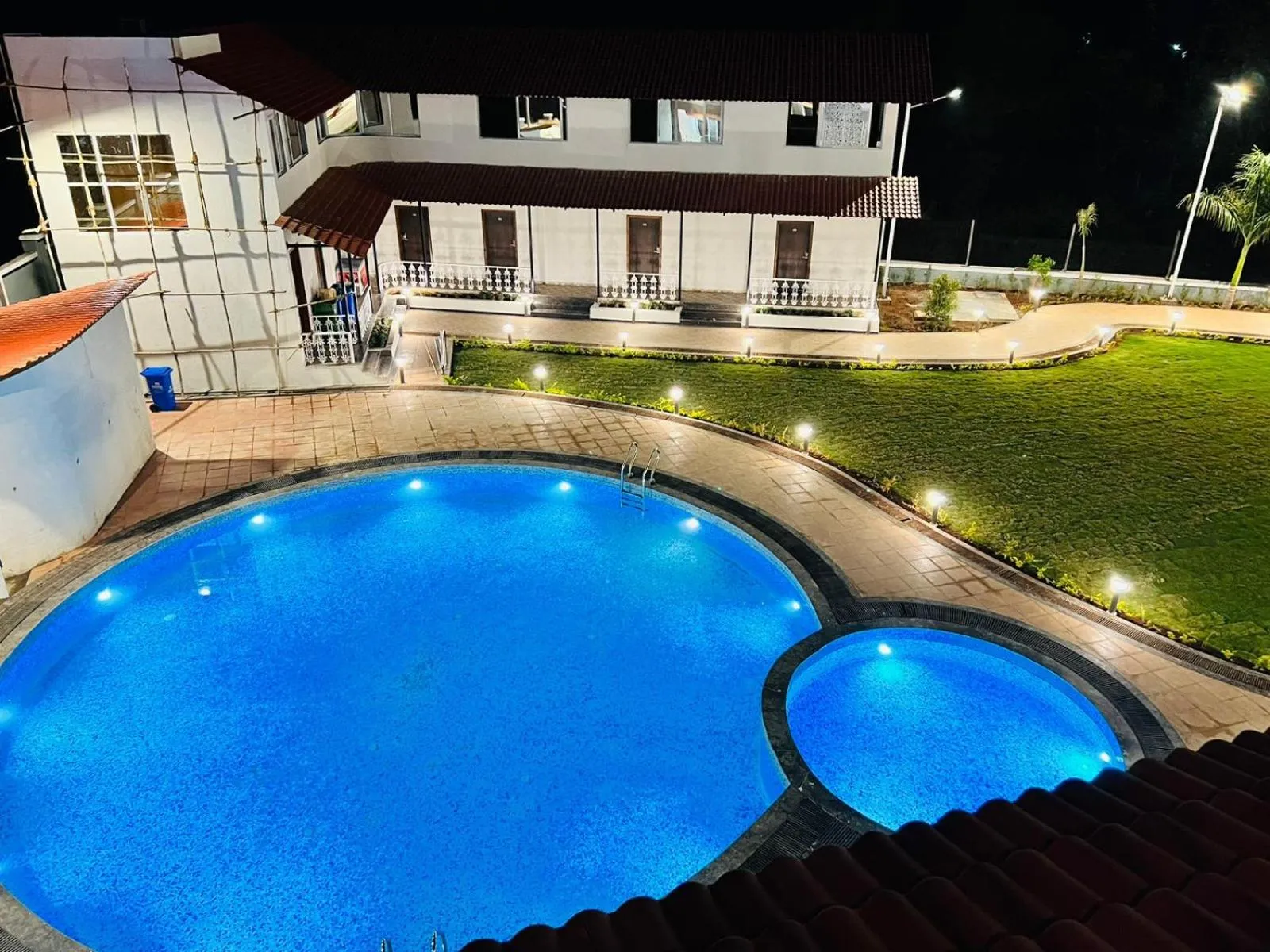 Swimming pool in The Grand Leela Resort