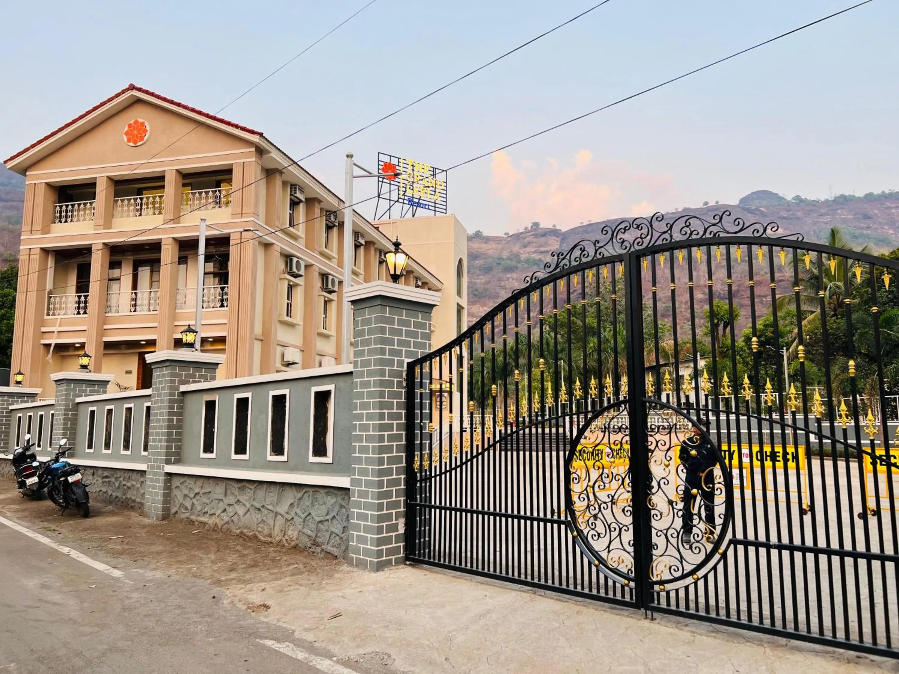 Facade/entrance in The Grand Leela Resort