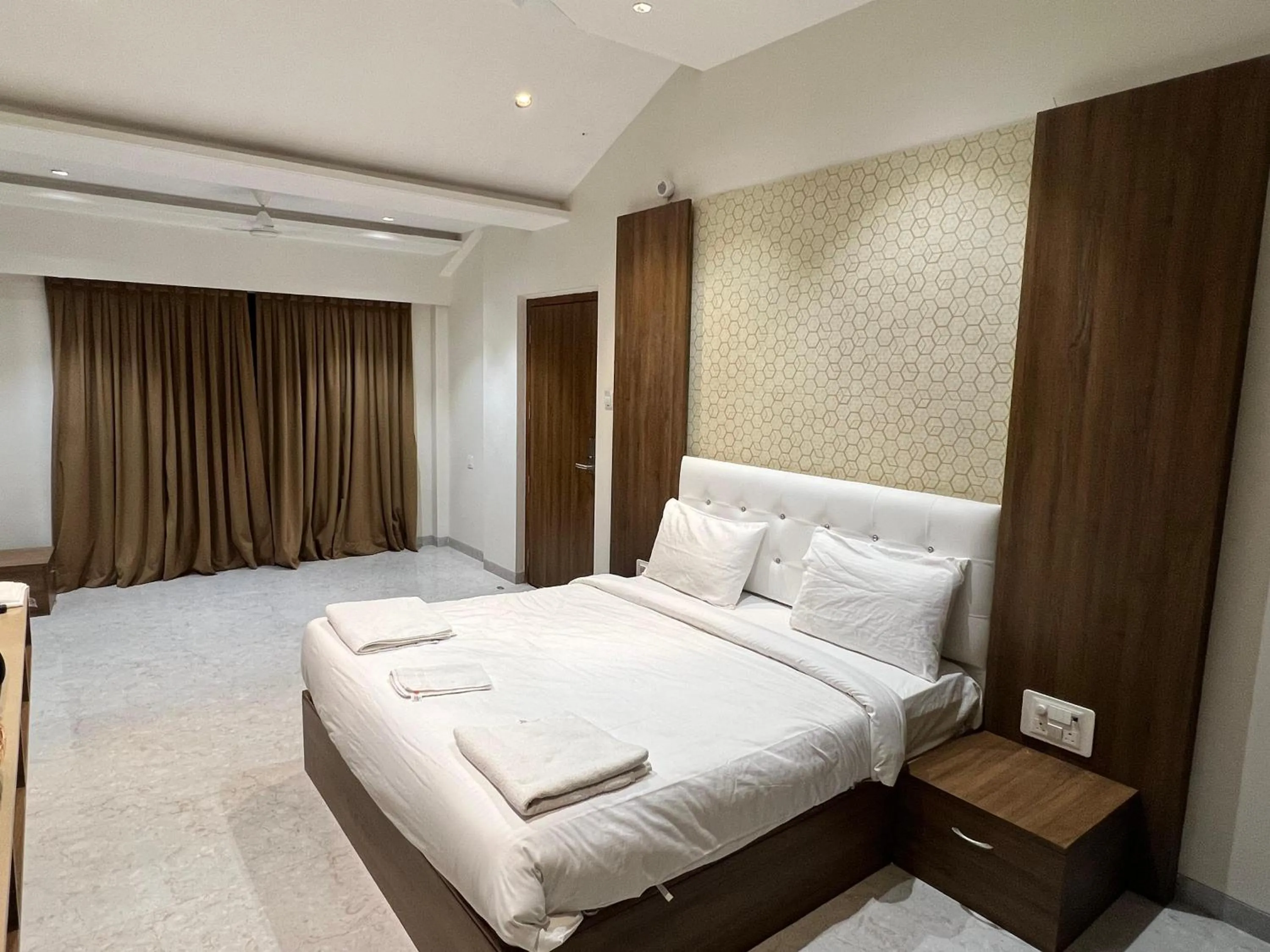 Bed in The Grand Leela Resort