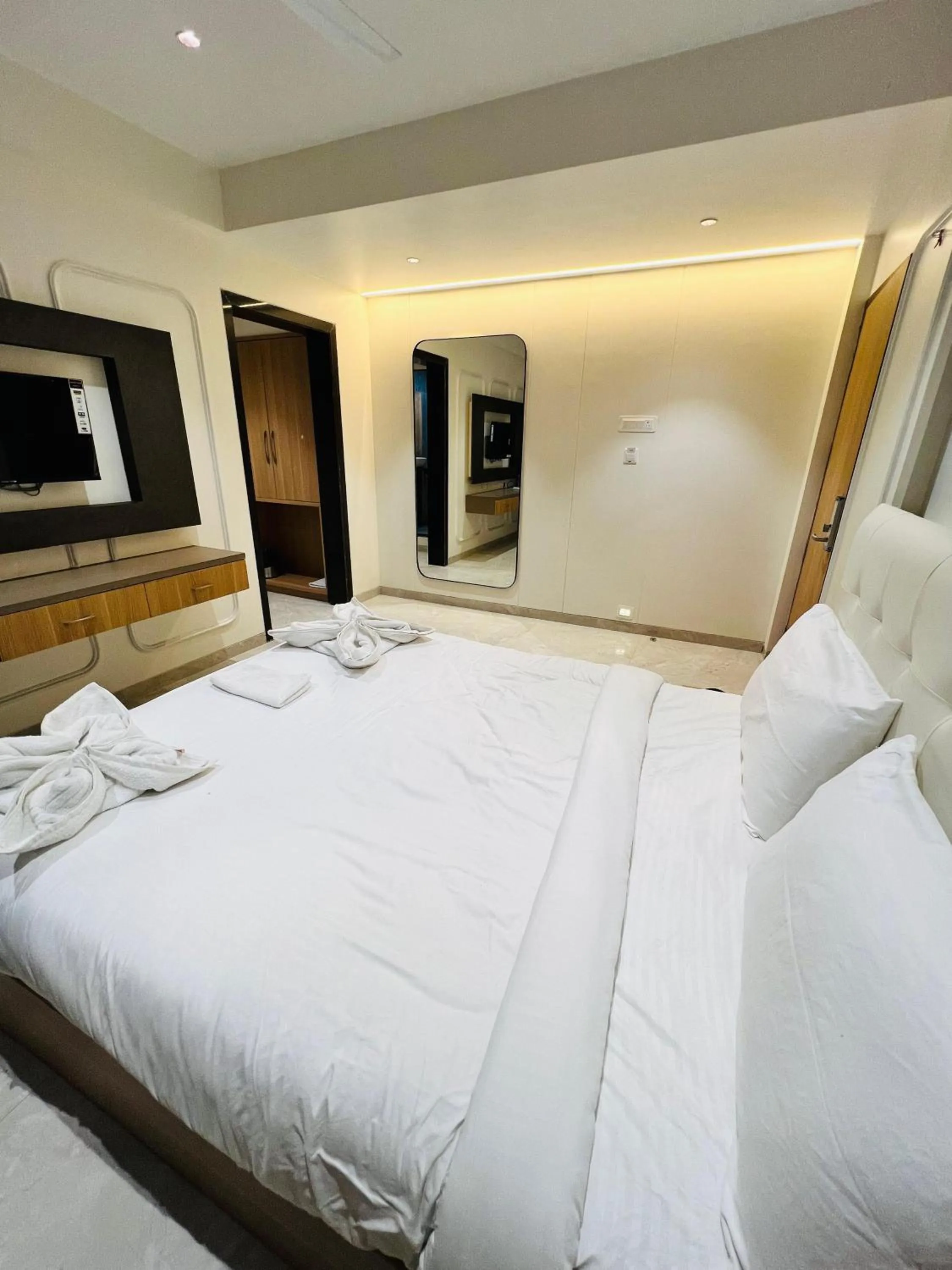 Bed in The Grand Leela Resort