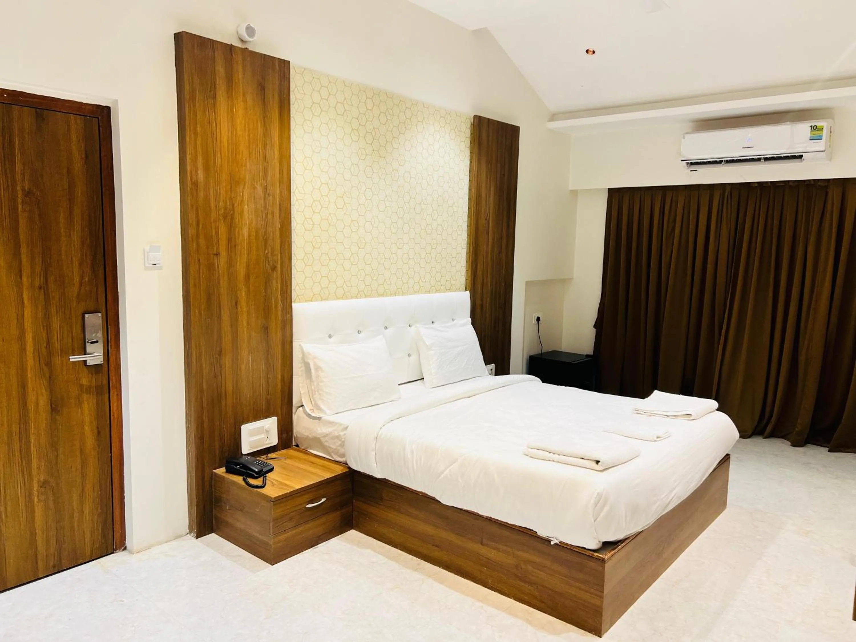 Bed in The Grand Leela Resort