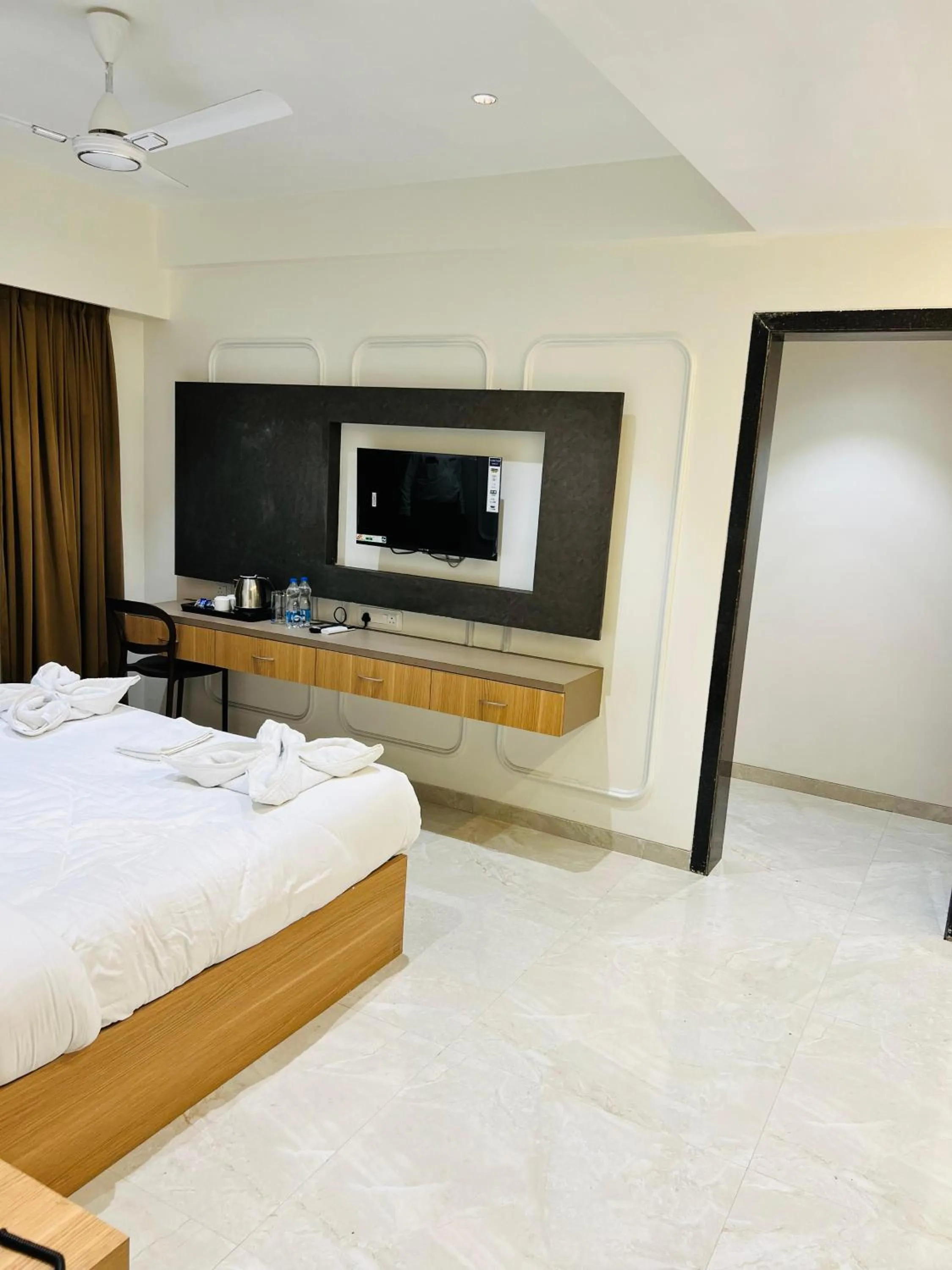 Bed in The Grand Leela Resort