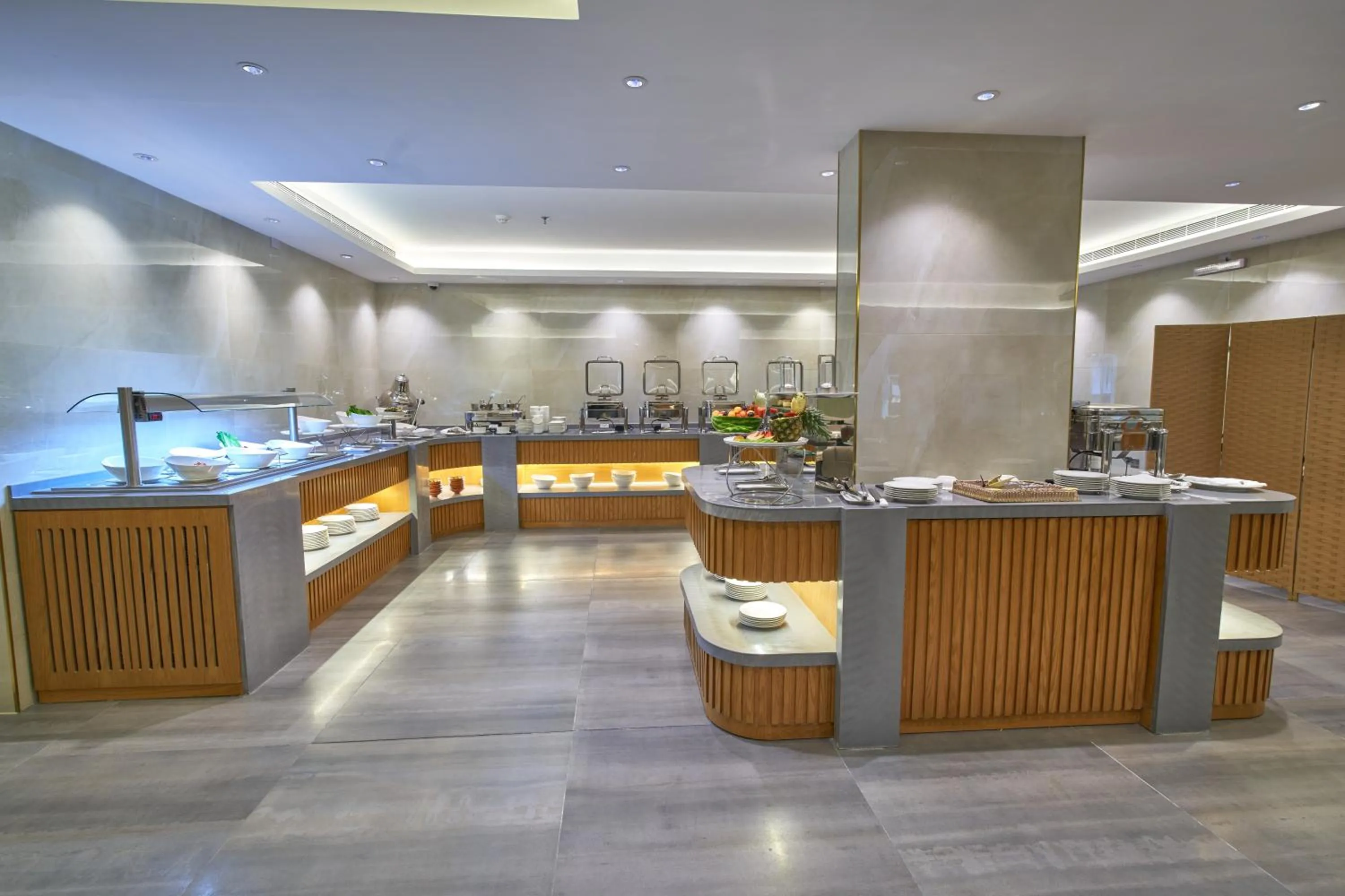 Restaurant/places to eat in Platinum Hotel