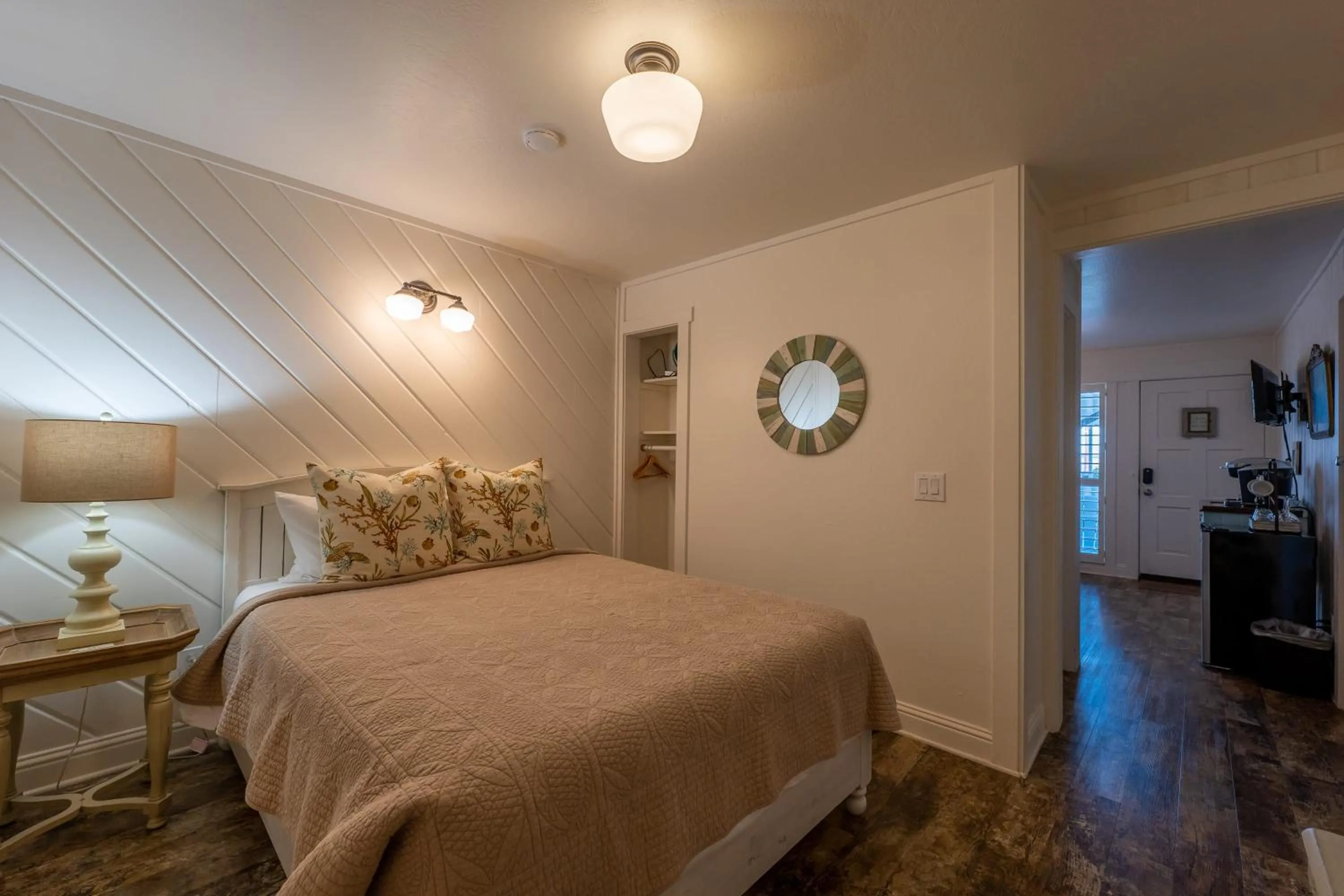 Bed in Bandon Marina Inn