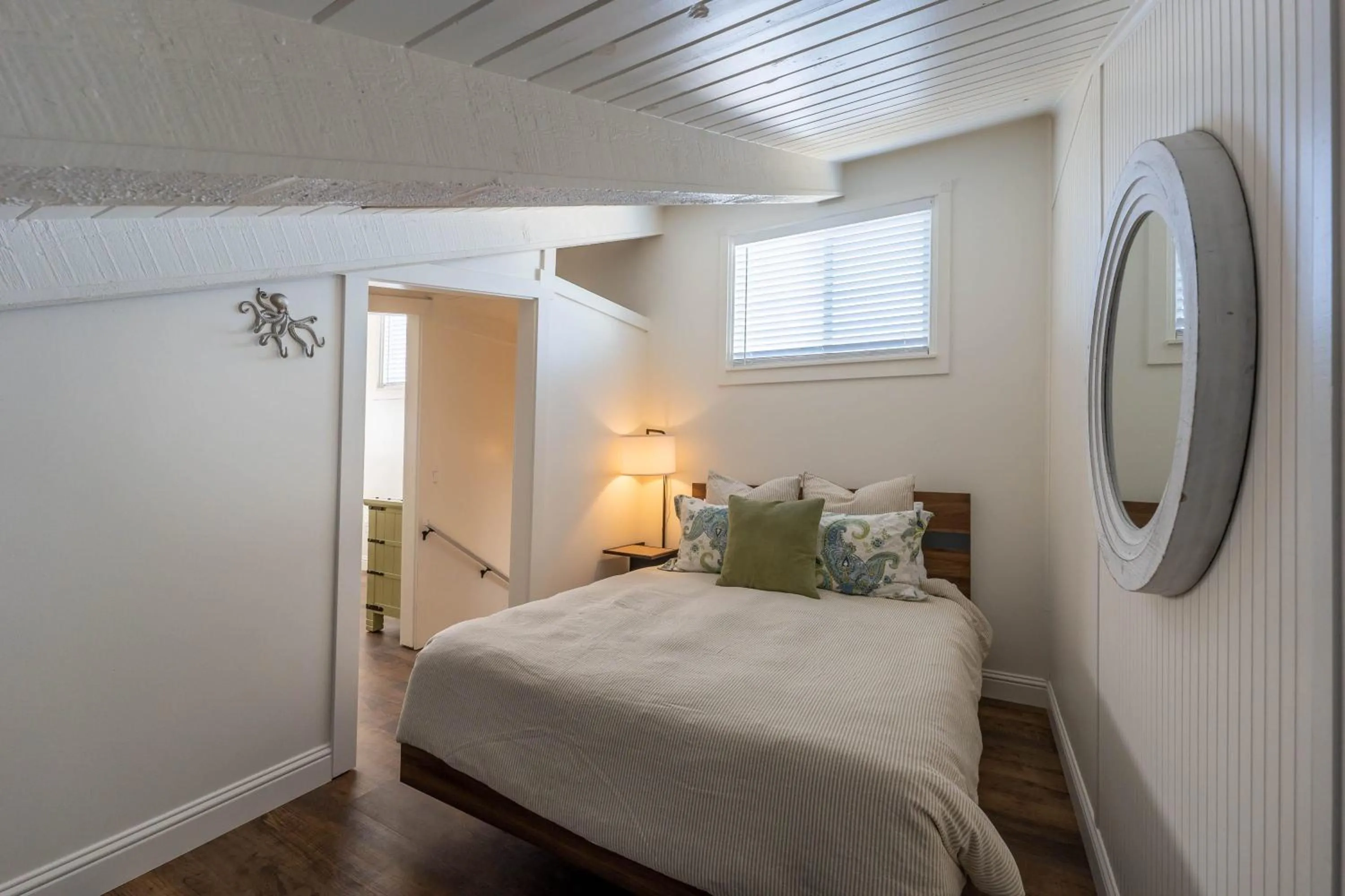 Bed in Bandon Marina Inn